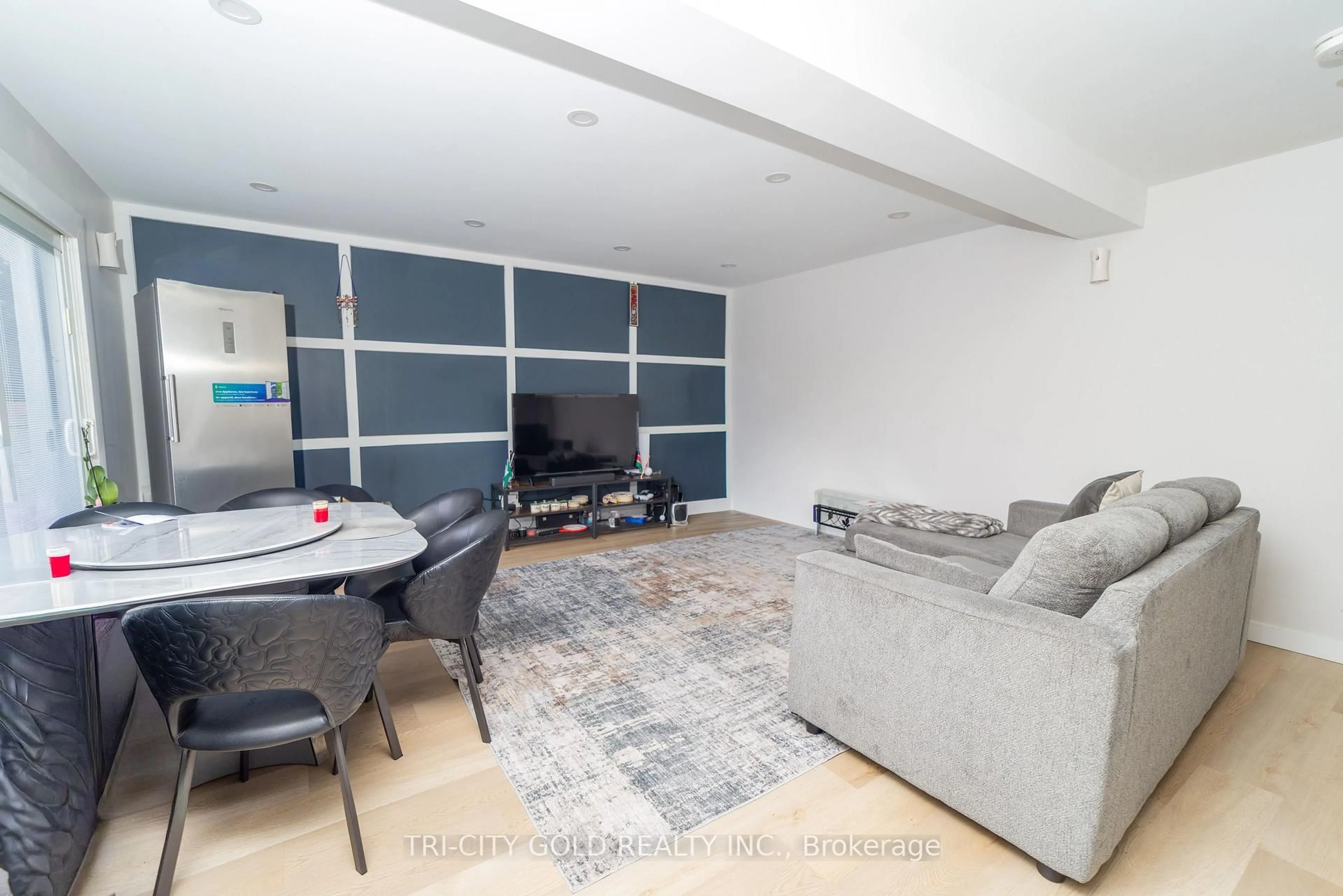 Living room with furniture, unknown for 3 Holmstead Crt, Brampton Ontario L6S 1R9