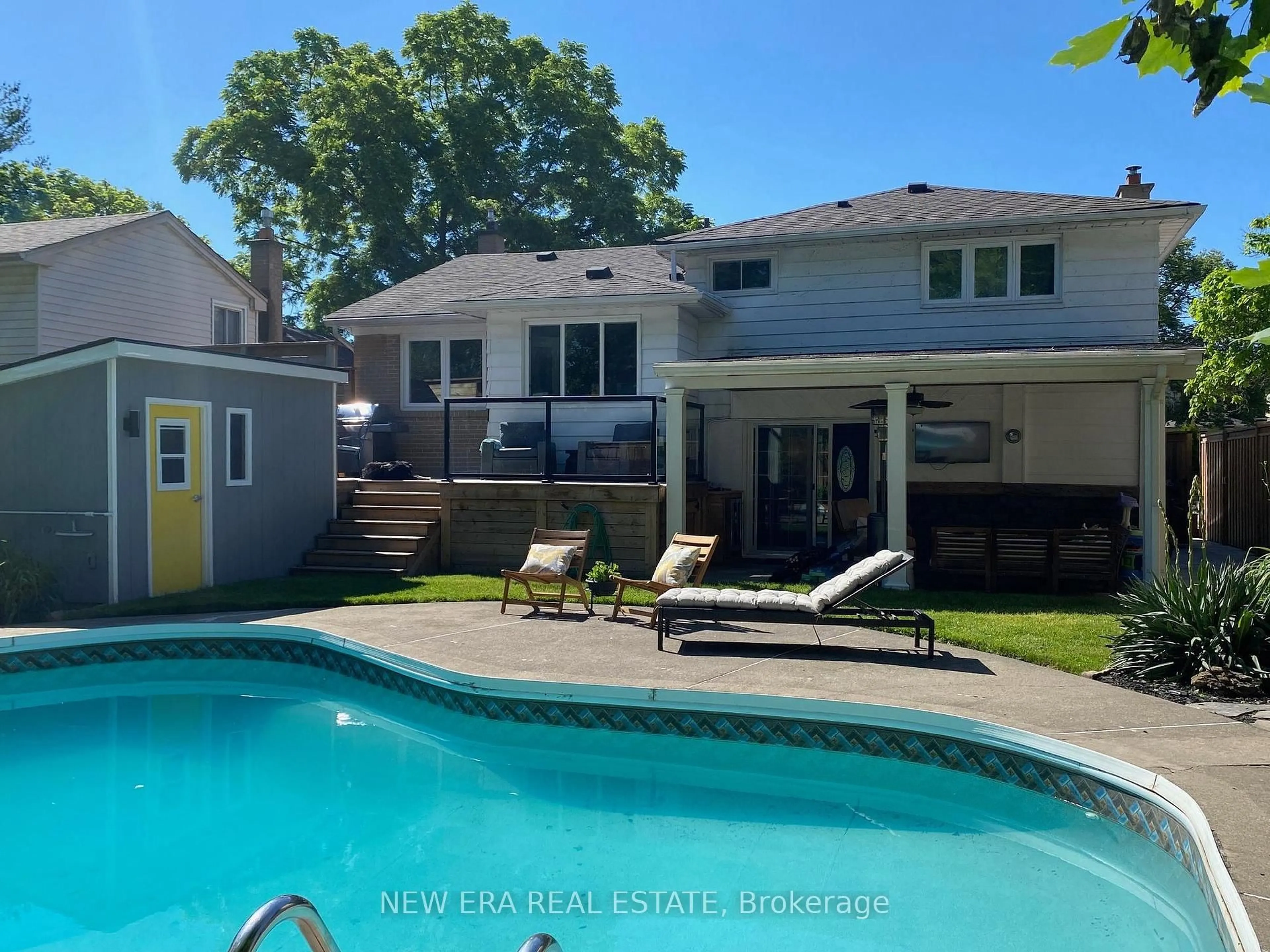 Home with vinyl exterior material, water/lake/river/ocean view for 2611 Truscott Dr, Mississauga Ontario L5J 2B6