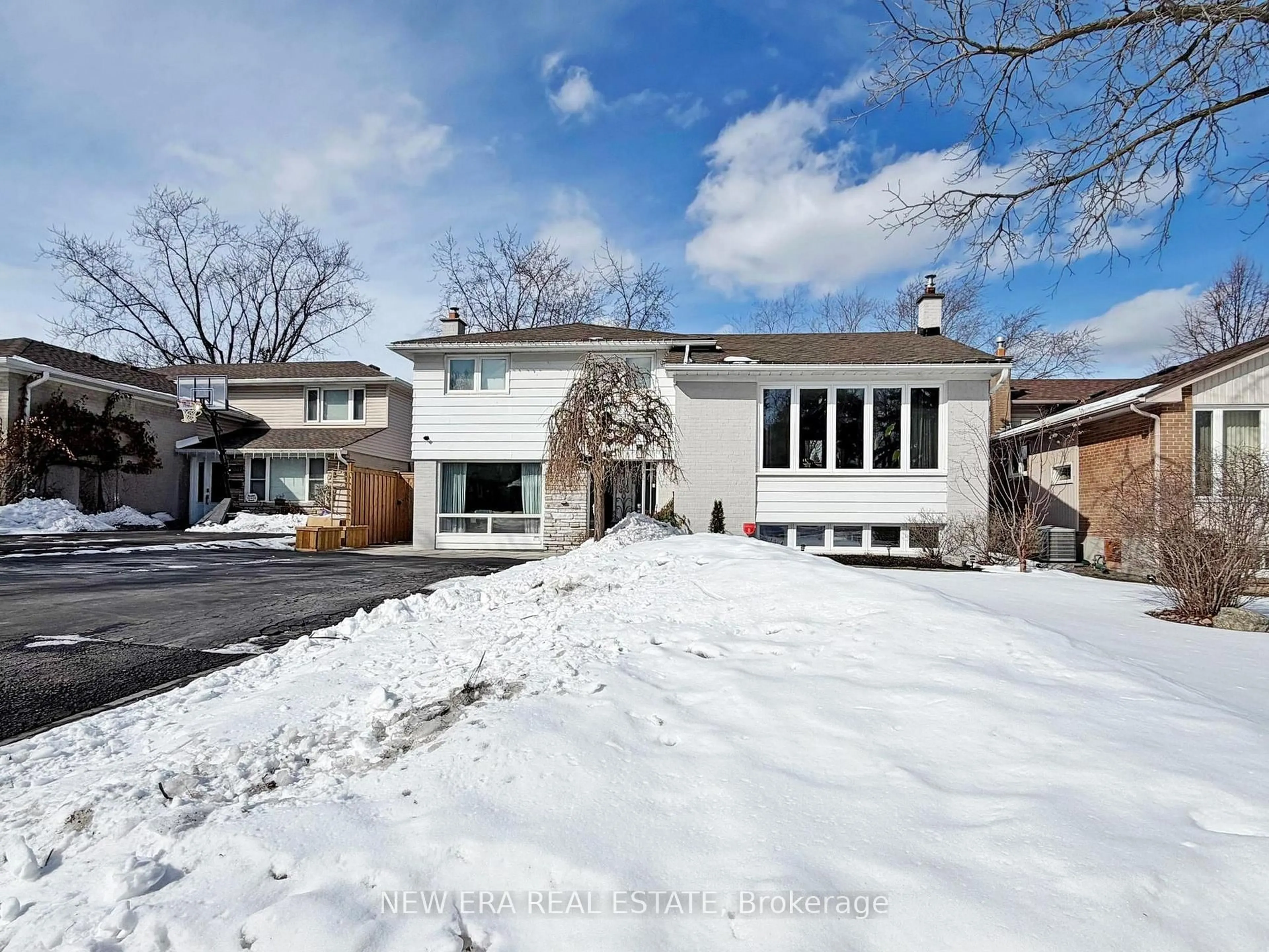 Home with brick exterior material, street for 2611 Truscott Dr, Mississauga Ontario L5J 2B6