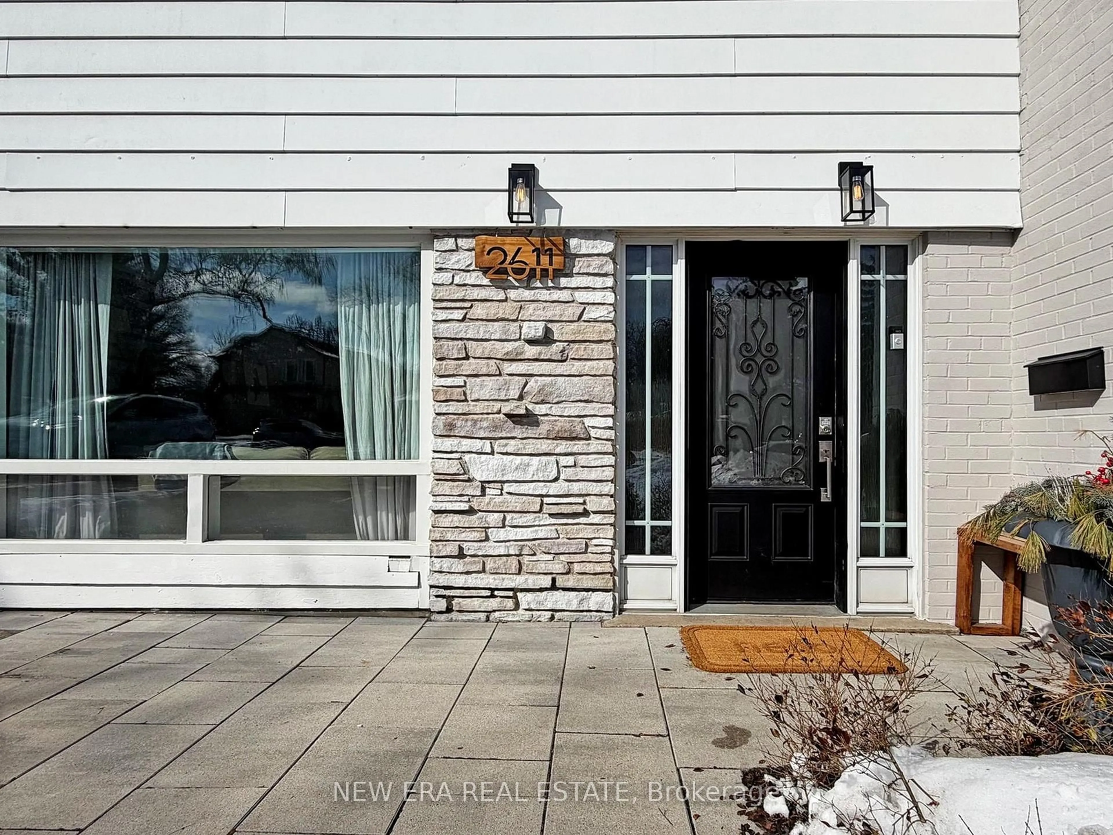 Indoor entryway for 2611 Truscott Dr, Mississauga Ontario L5J 2B6