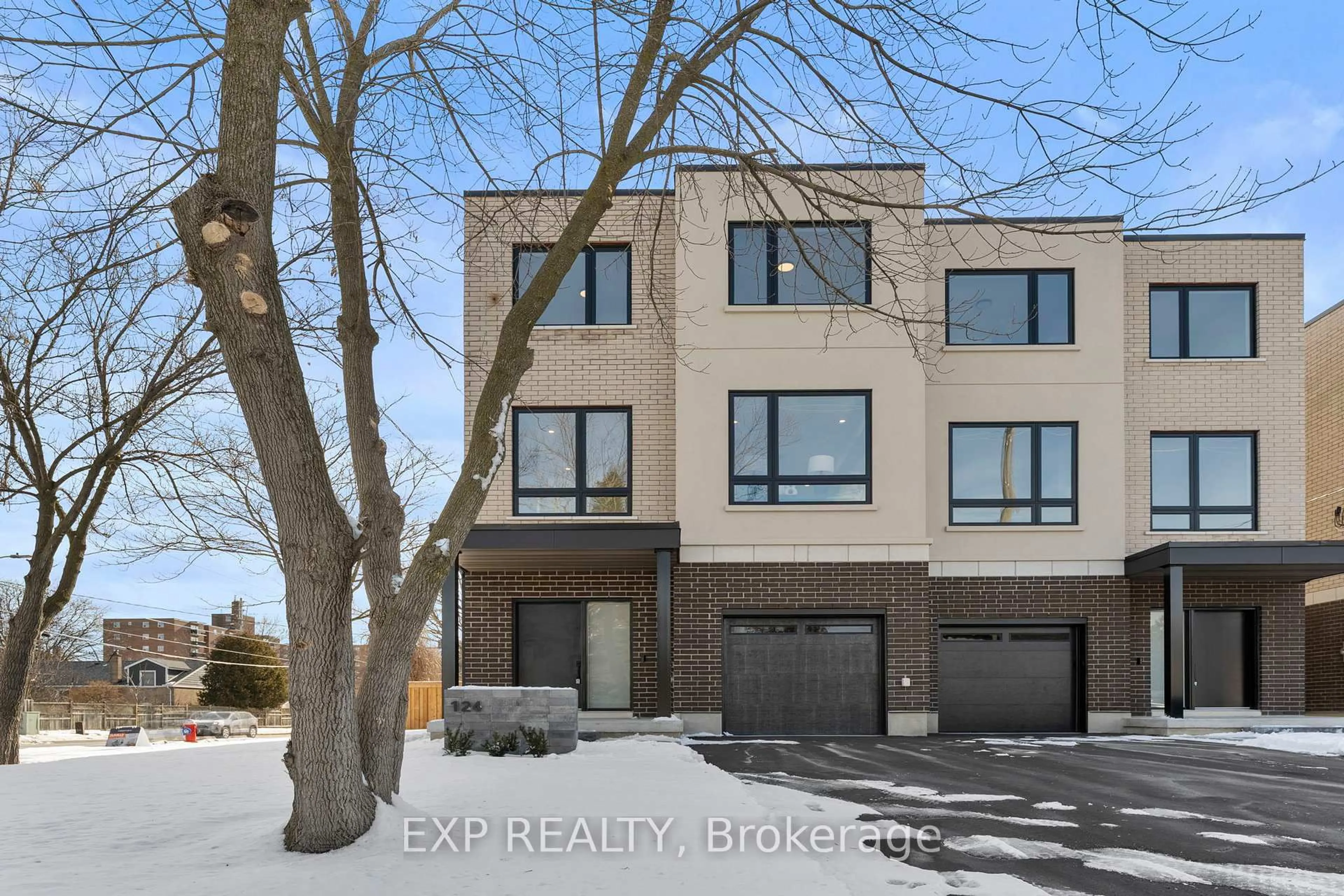Home with brick exterior material, street for 124 Dunbar Rd, Mississauga Ontario L5B 1G7