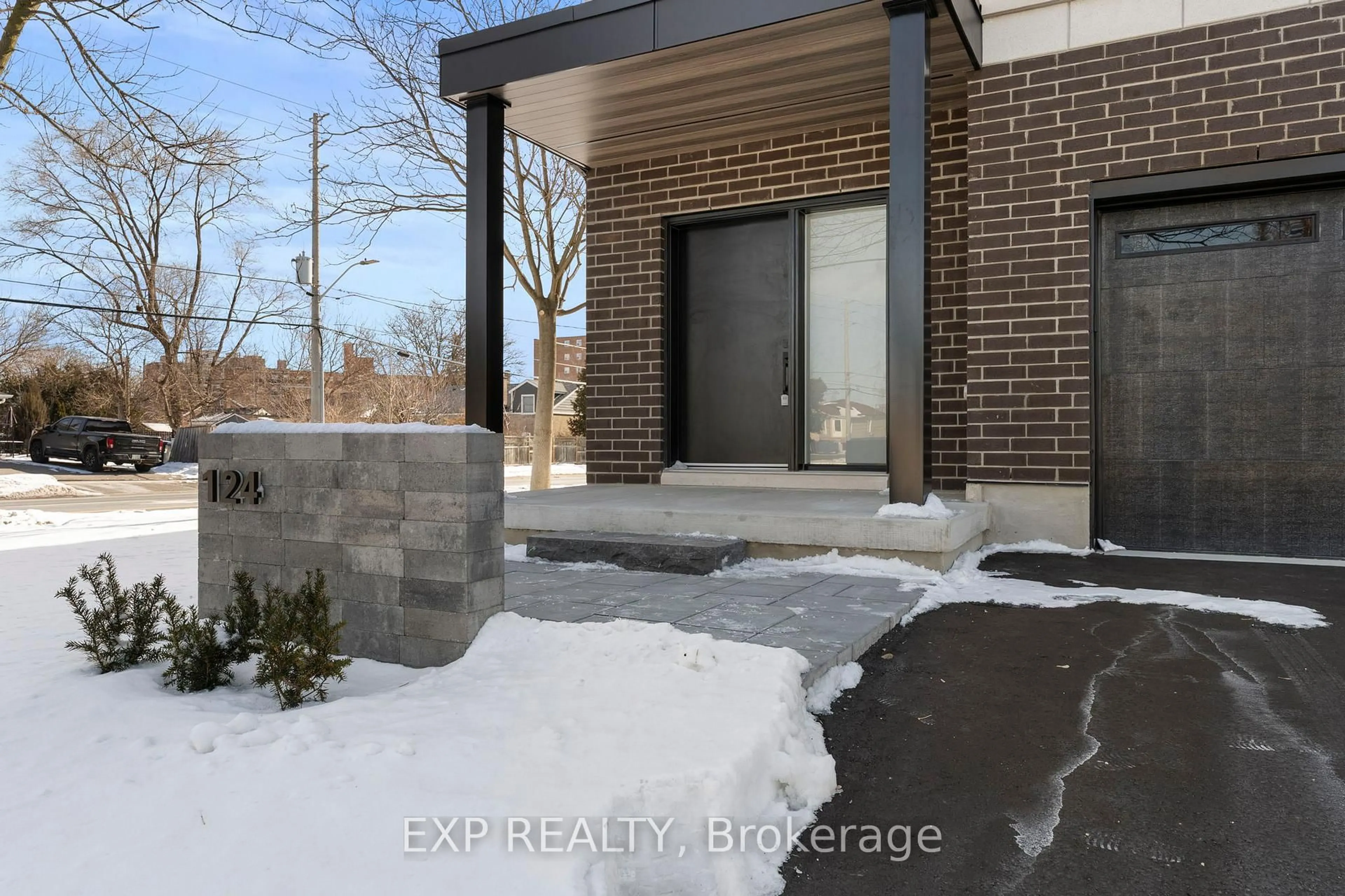 Unknown for 124 Dunbar Rd, Mississauga Ontario L5B 1G7