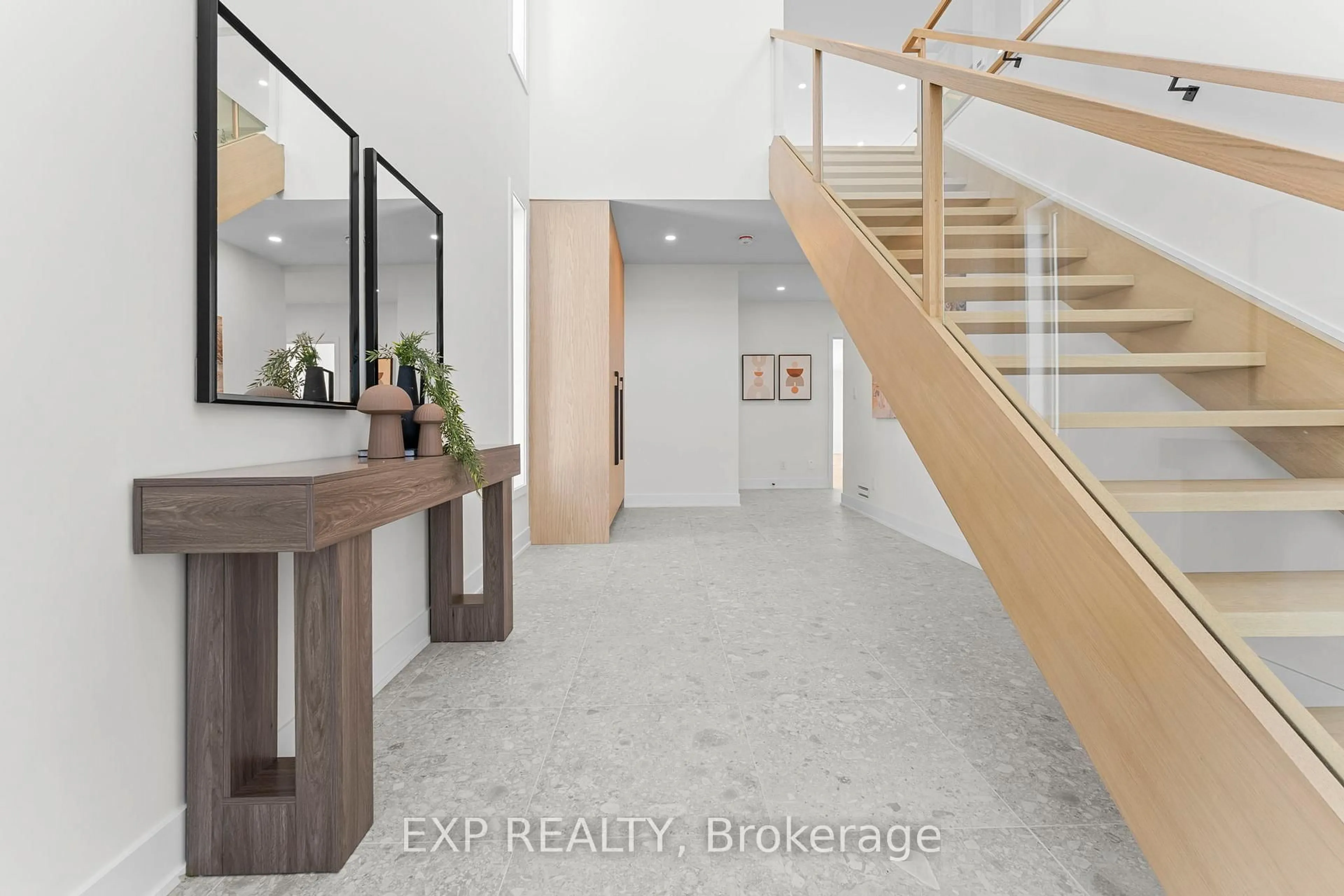 Unknown for 124 Dunbar Rd, Mississauga Ontario L5B 1G7