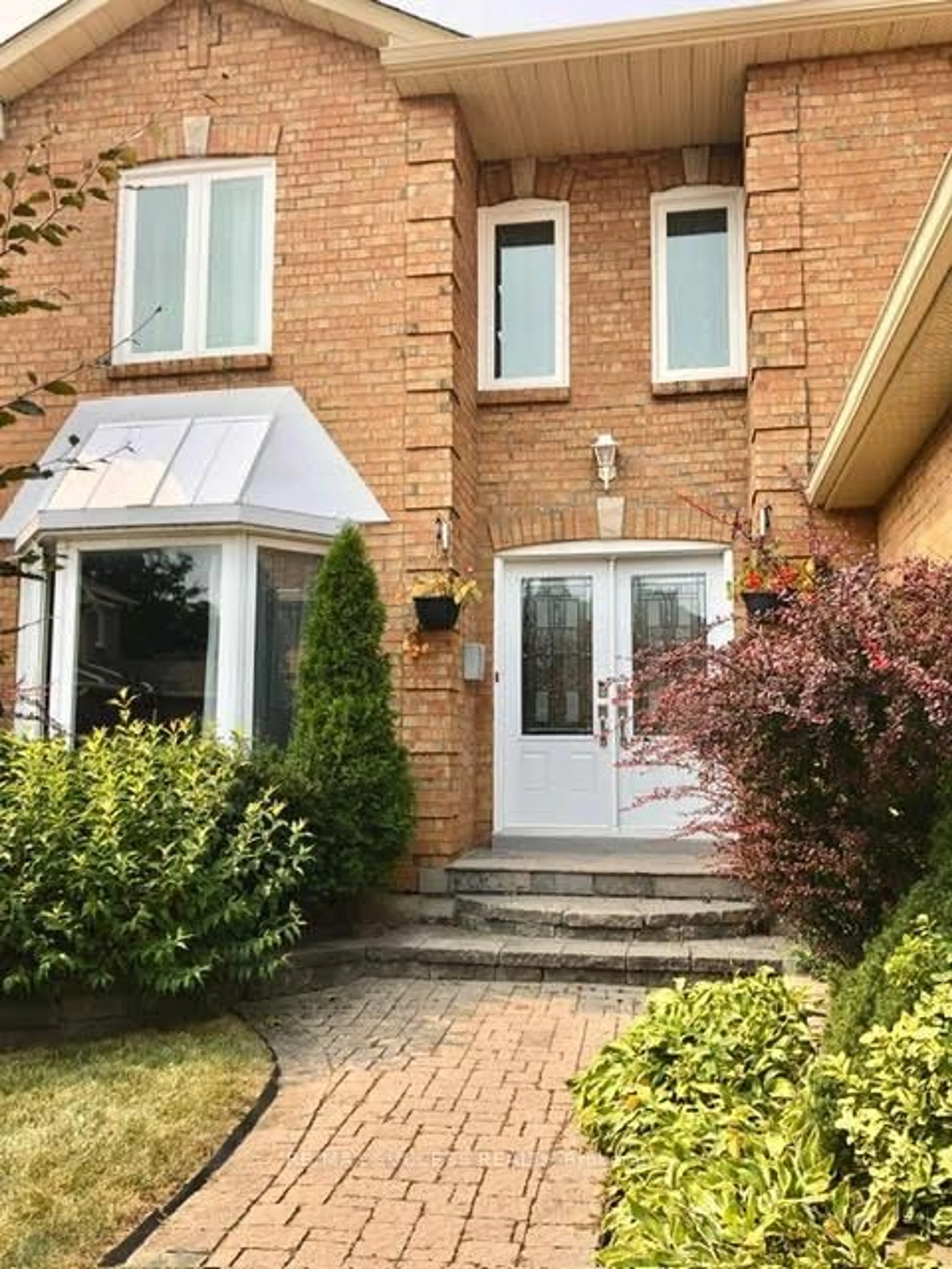 Home with brick exterior material, street for 6643 Mockingbird Lane, Mississauga Ontario L5N 5K2