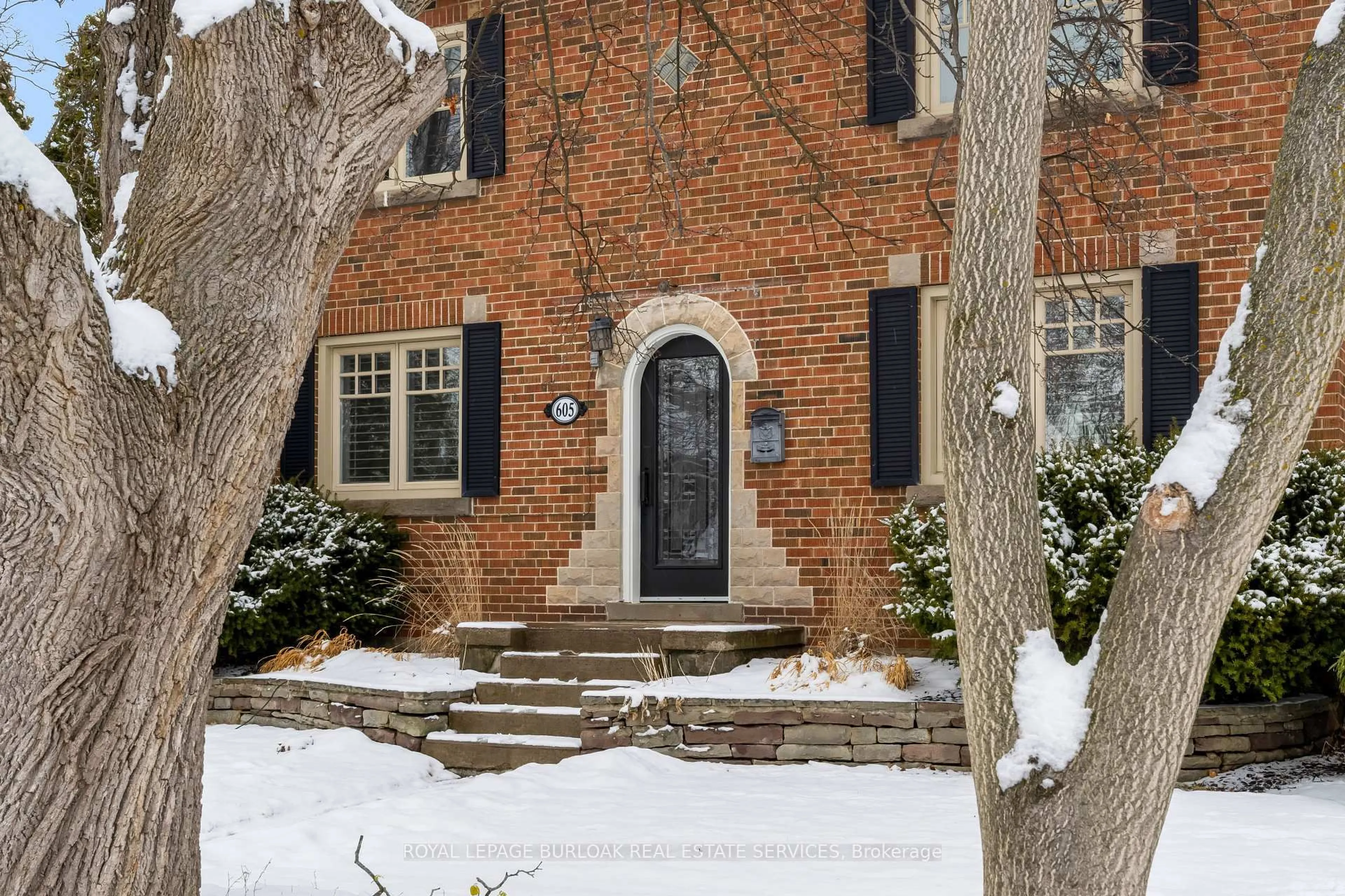 Home with brick exterior material, street for 605 Emerald St, Burlington Ontario L7R 2P3