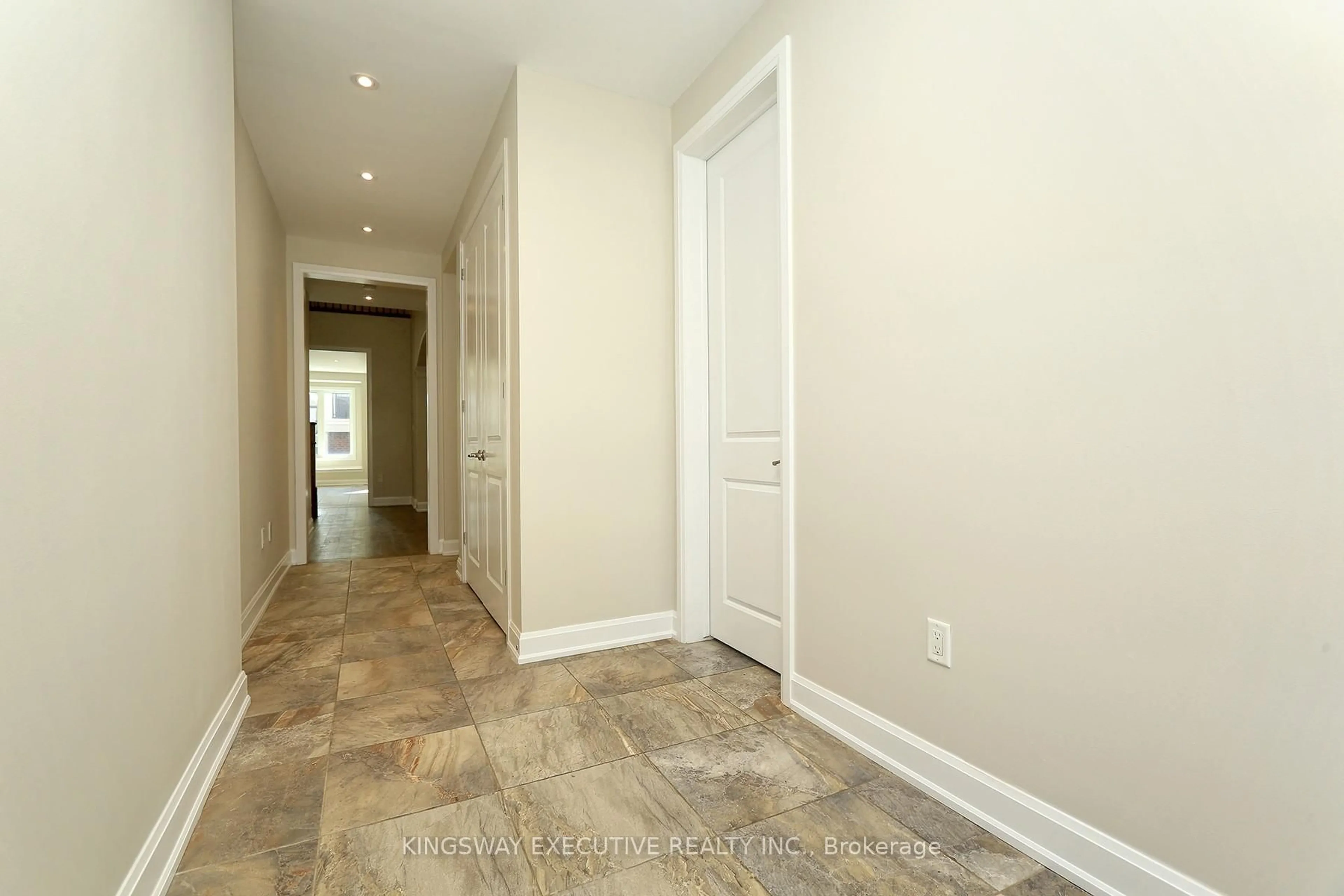 Indoor entryway for 224 Cherryhurst Rd, Oakville Ontario L6H 0W1