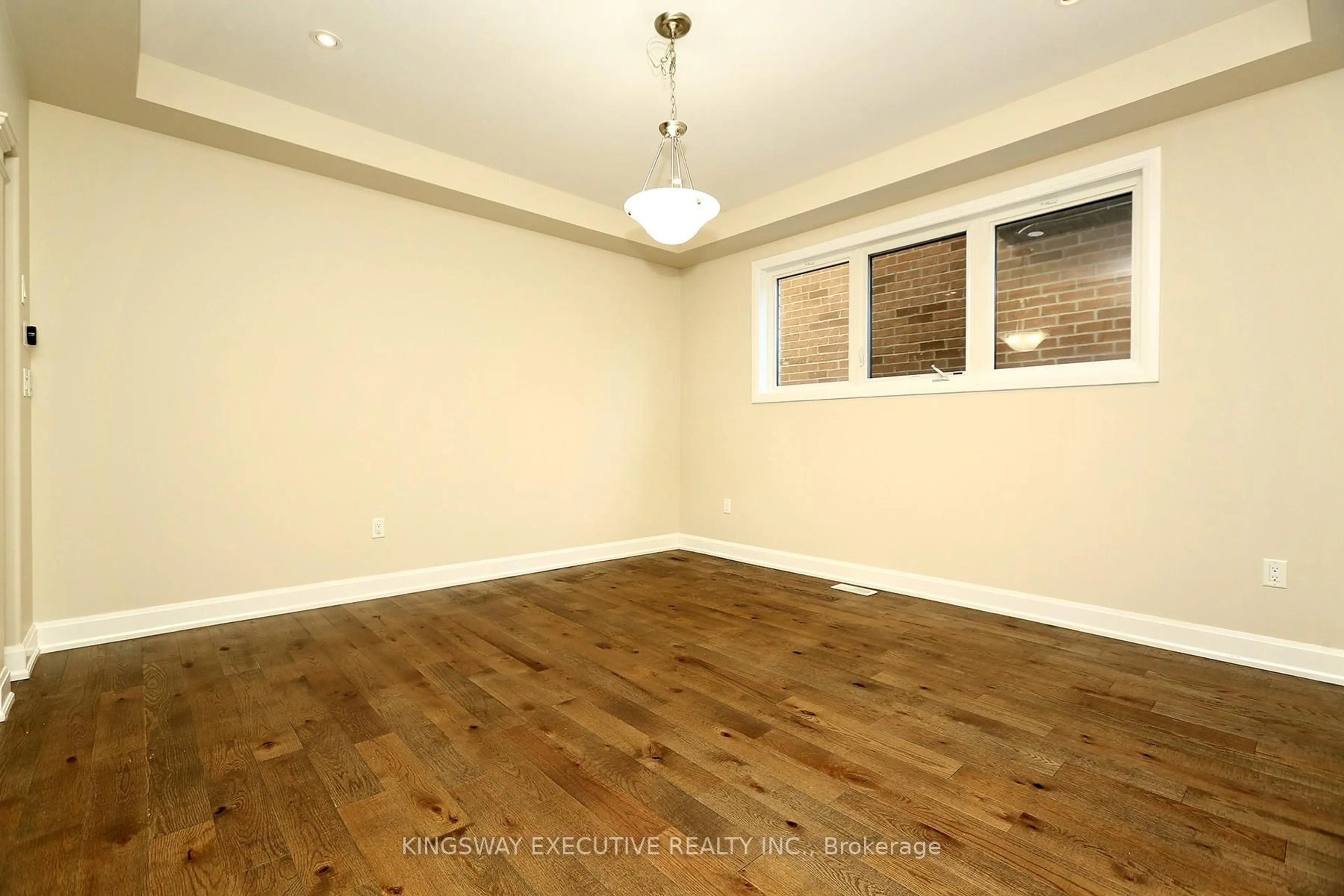 A pic of a room for 224 Cherryhurst Rd, Oakville Ontario L6H 0W1