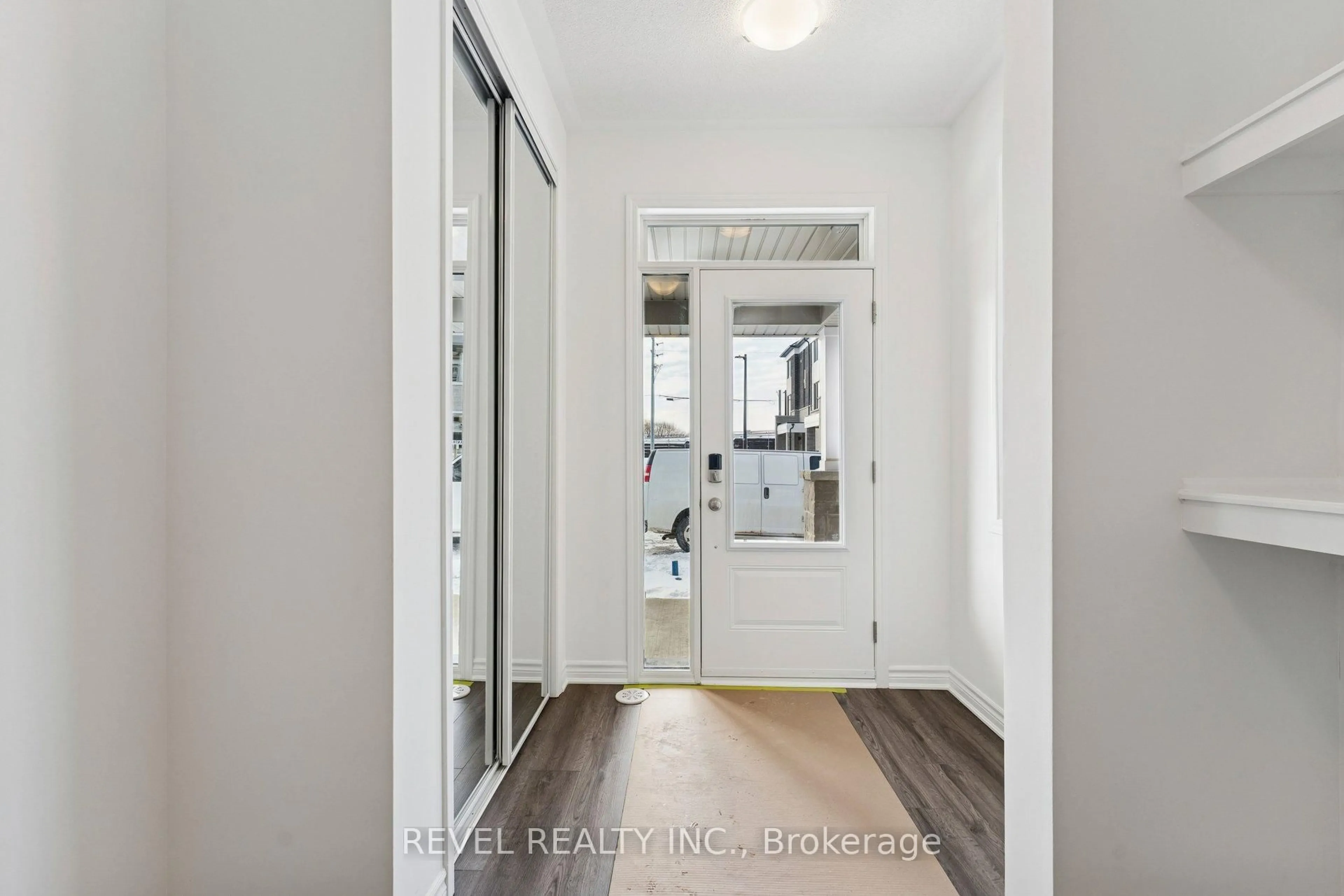 Indoor entryway for 13 Elantra Dr, Brampton Ontario L7A 5M6