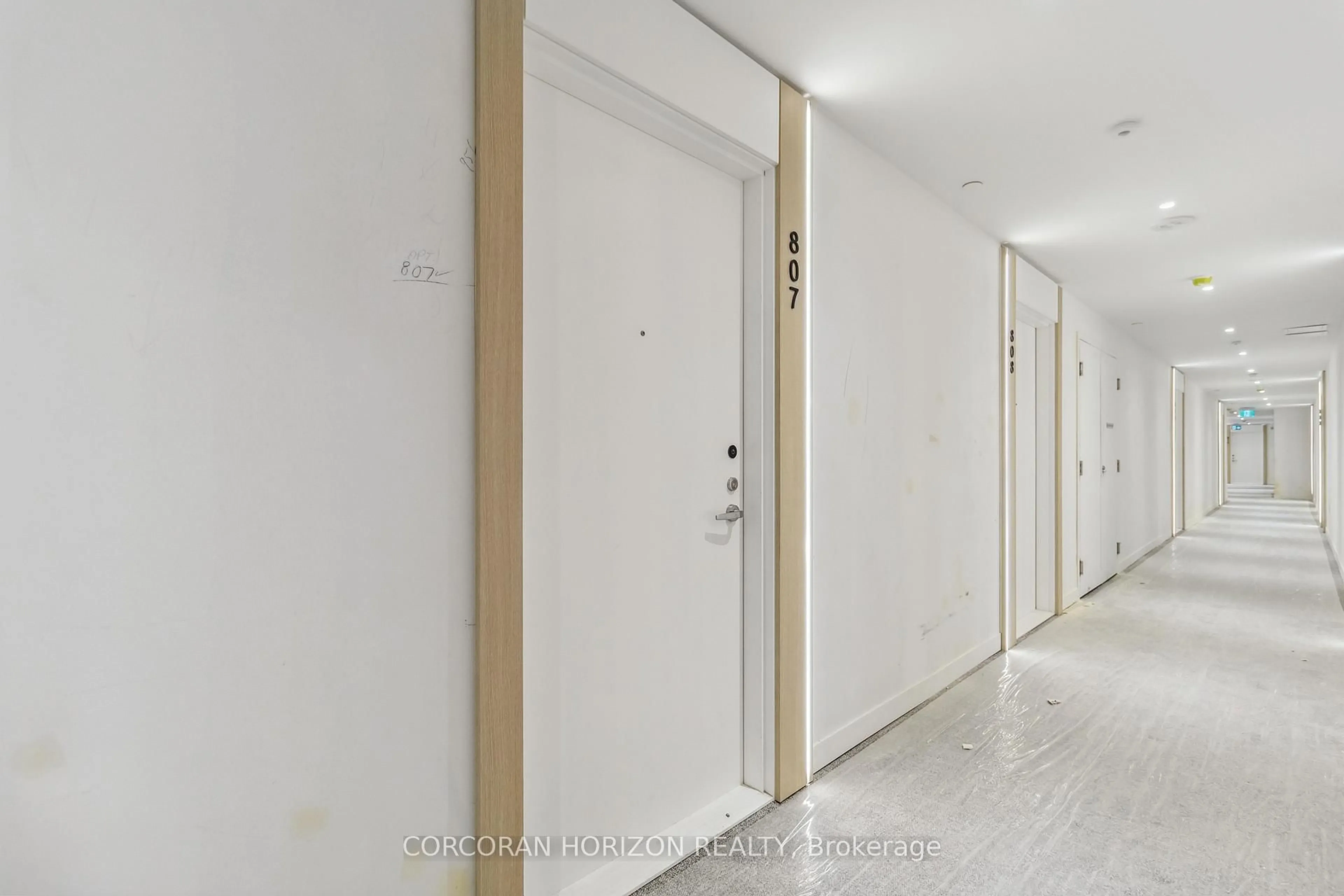 Indoor foyer for 251 Masonry Way #807, Mississauga Ontario L5H 0B2