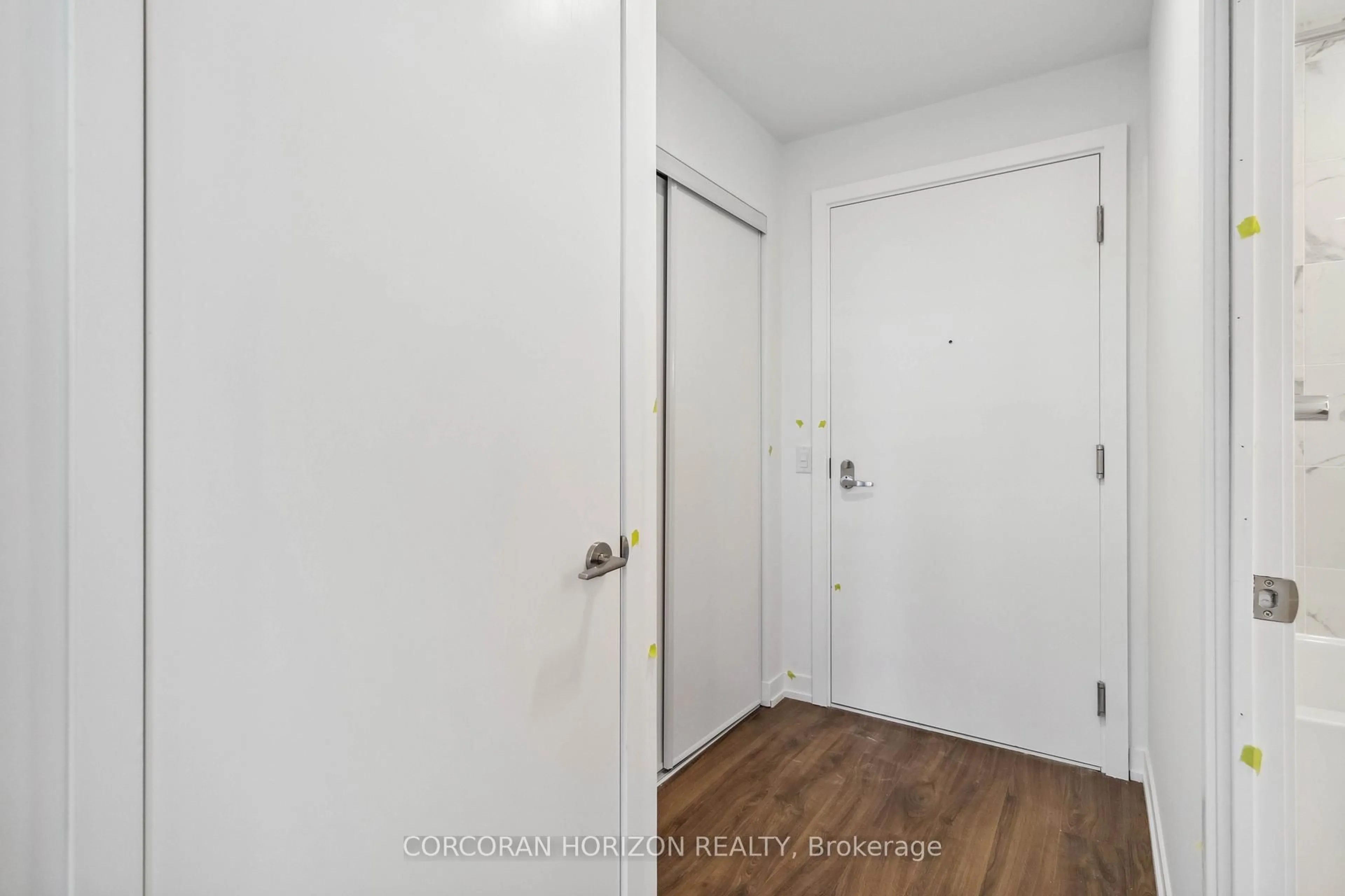 Indoor entryway for 251 Masonry Way #807, Mississauga Ontario L5H 0B2