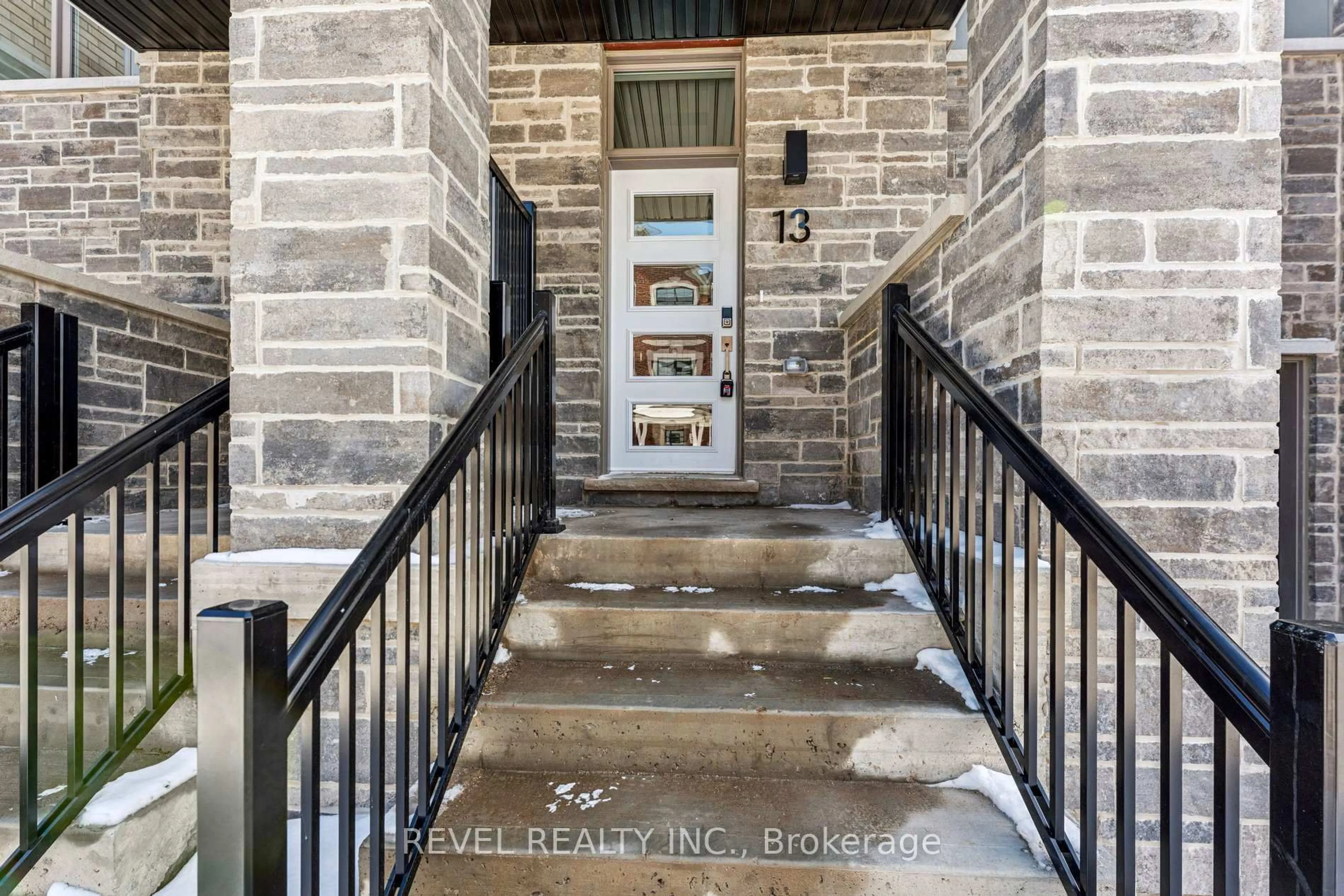 Indoor entryway for 13 Yellow Rail Cres, Brampton Ontario L7A 5M7