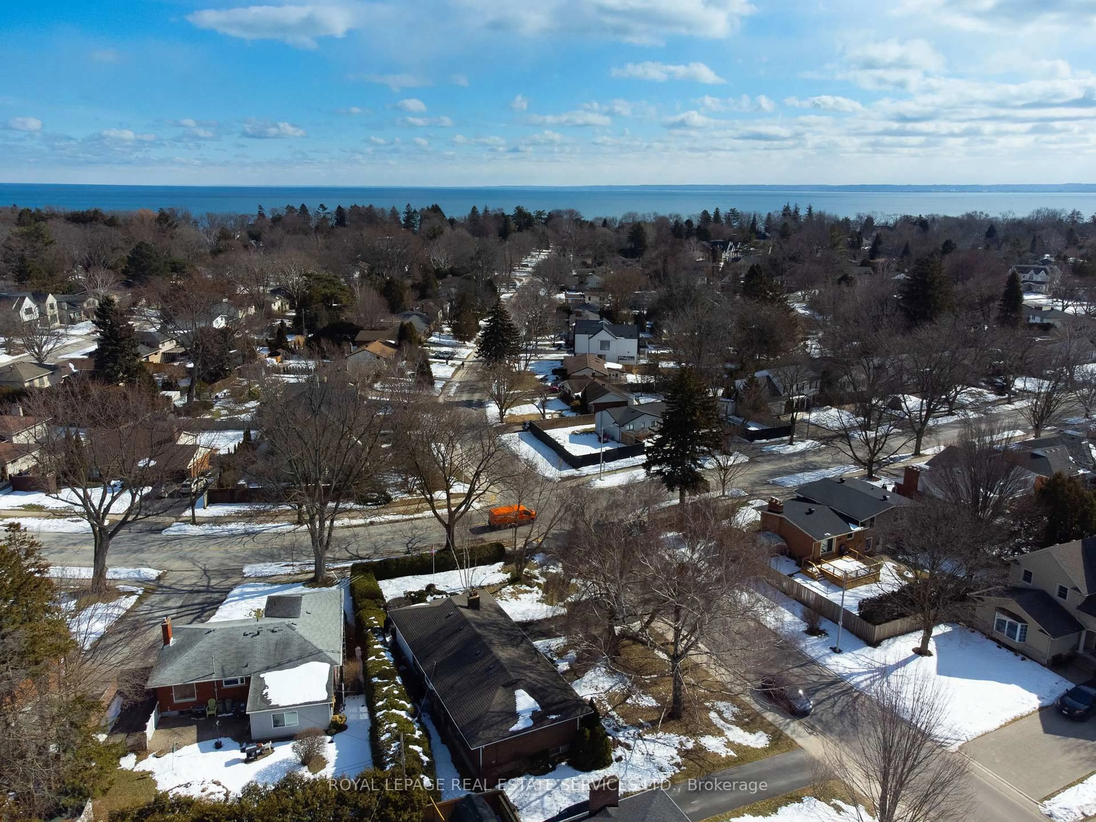 A pic from outside/outdoor area/front of a property/back of a property/a pic from drone, water/lake/river/ocean view for 327 Strathcona Dr, Burlington Ontario L7L 2E2