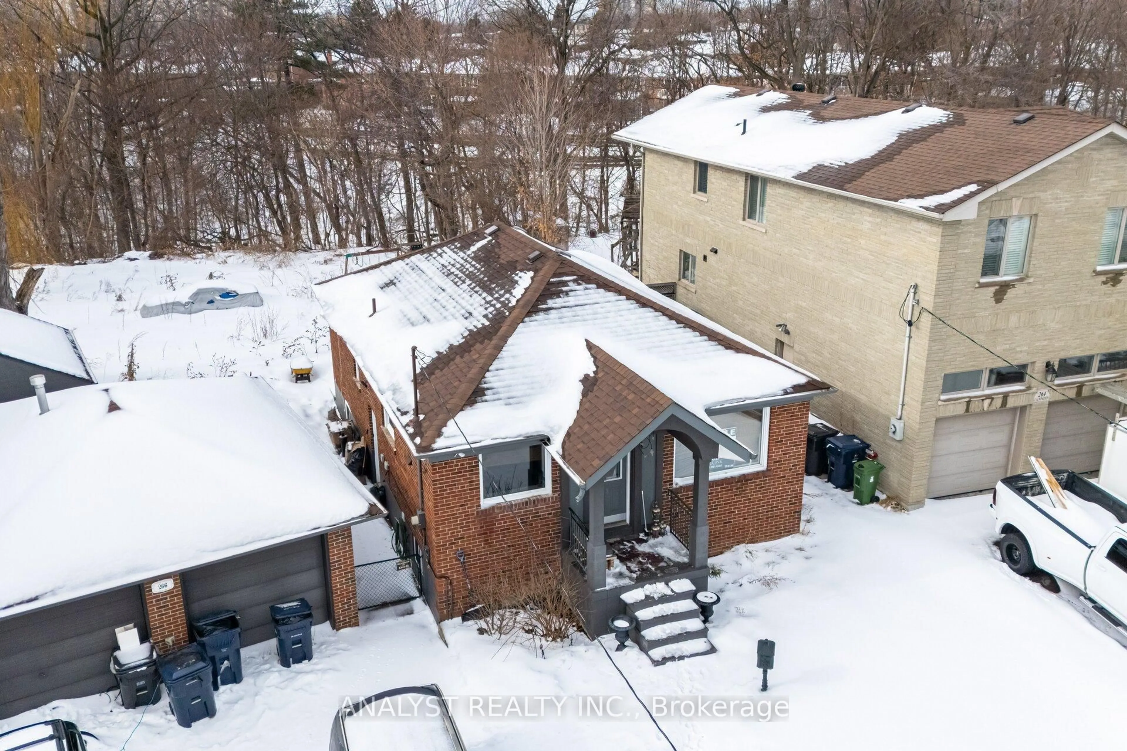 A pic from outside/outdoor area/front of a property/back of a property/a pic from drone, street for 266 Calvington Dr, Toronto Ontario M3M 2N4