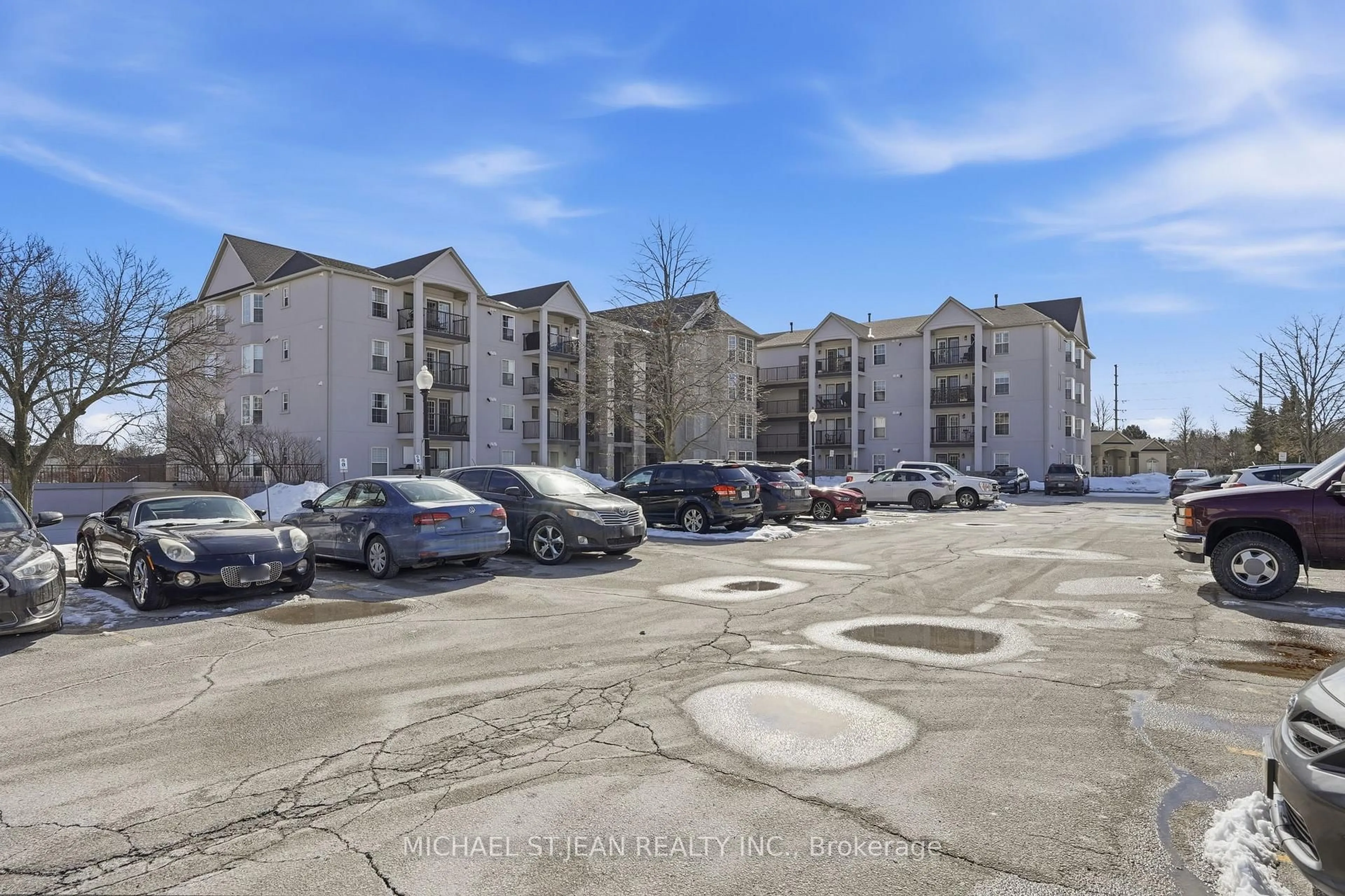 A pic from outside/outdoor area/front of a property/back of a property/a pic from drone, unknown for 1411 Walker's Line #213, Burlington Ontario L7M 4P5