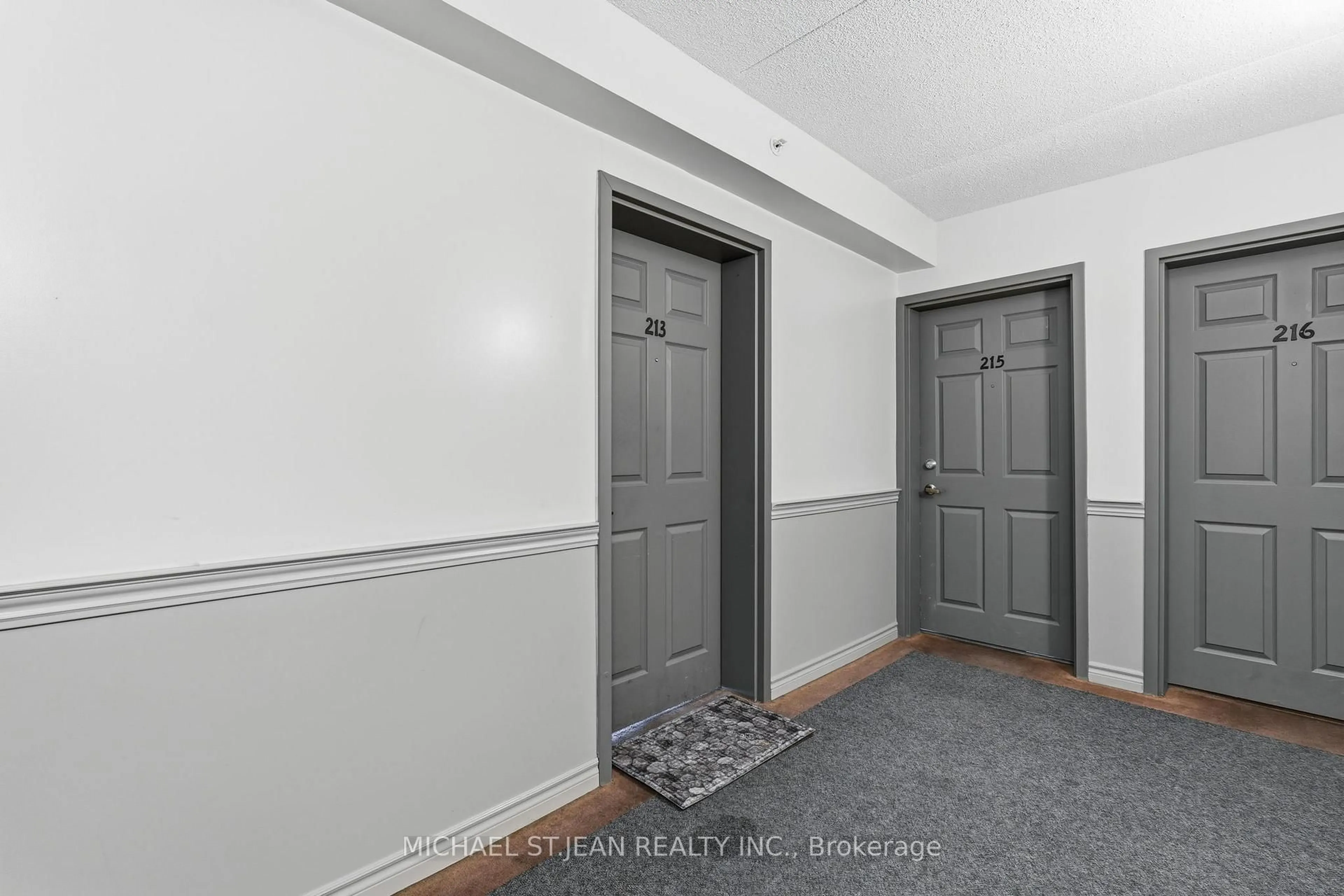 Indoor entryway for 1411 Walker's Line #213, Burlington Ontario L7M 4P5
