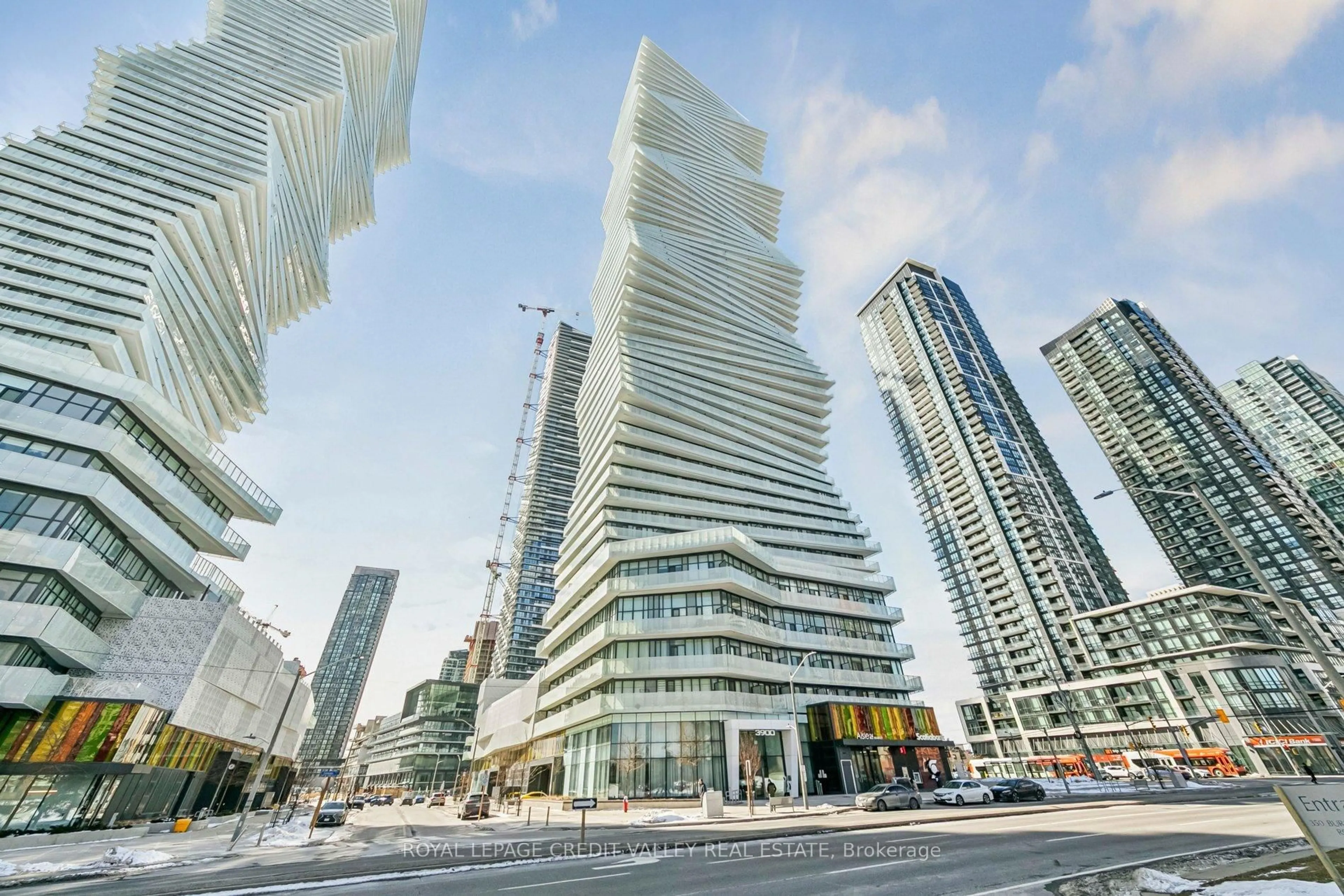 Indoor foyer for 3900 Confederation Pkwy #1413, Mississauga Ontario L5B 0M3