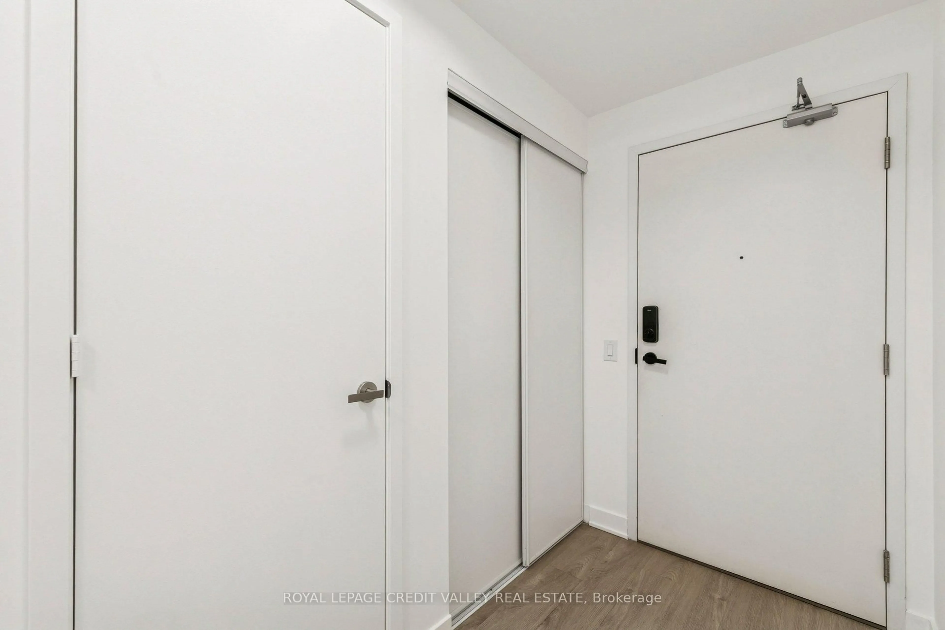 Unknown for 3900 Confederation Pkwy #1413, Mississauga Ontario L5B 0M3