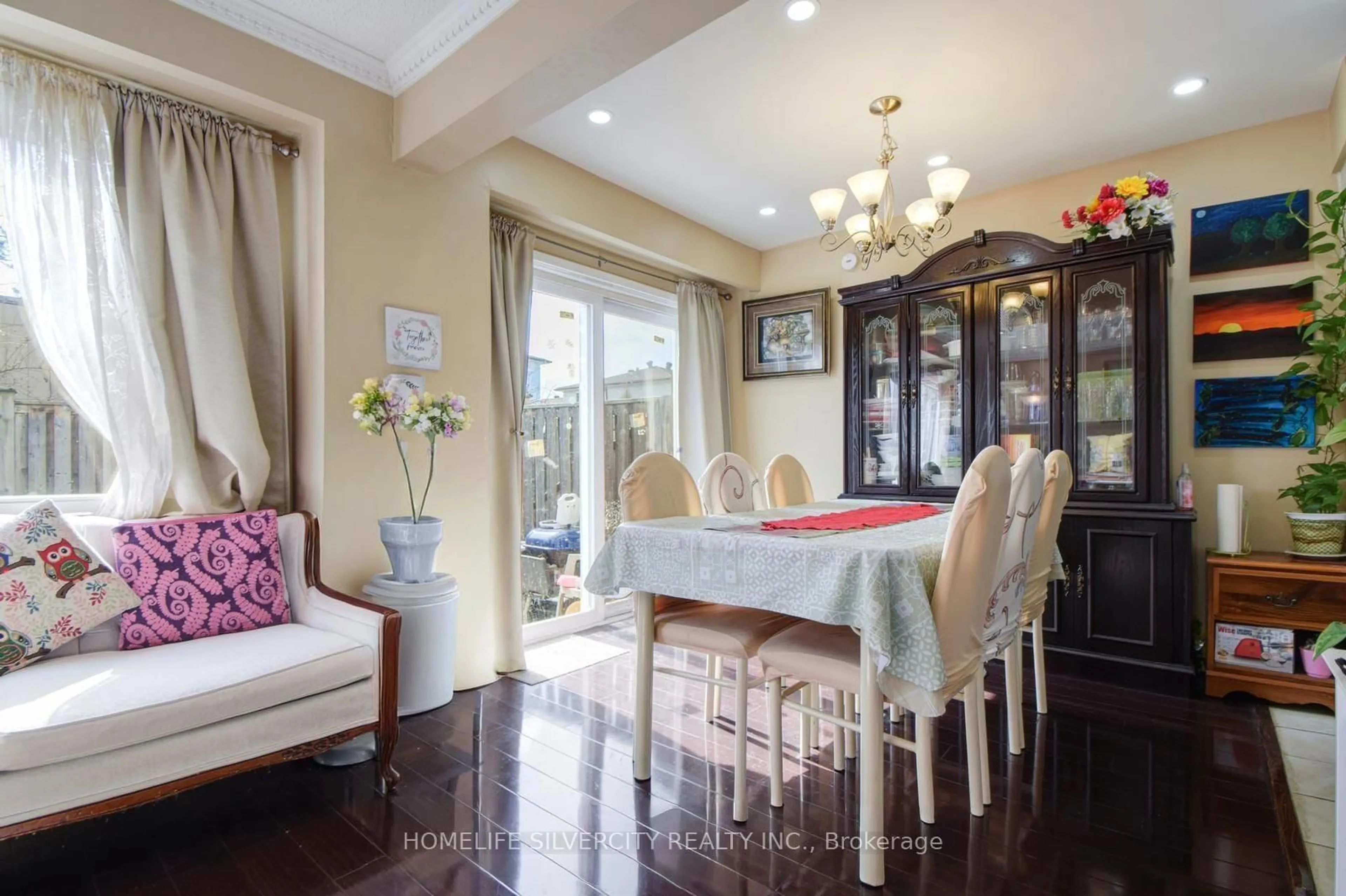 Dining room, wood/laminate floor for 7500 Goreway Dr #76, Mississauga Ontario L4T 3C7