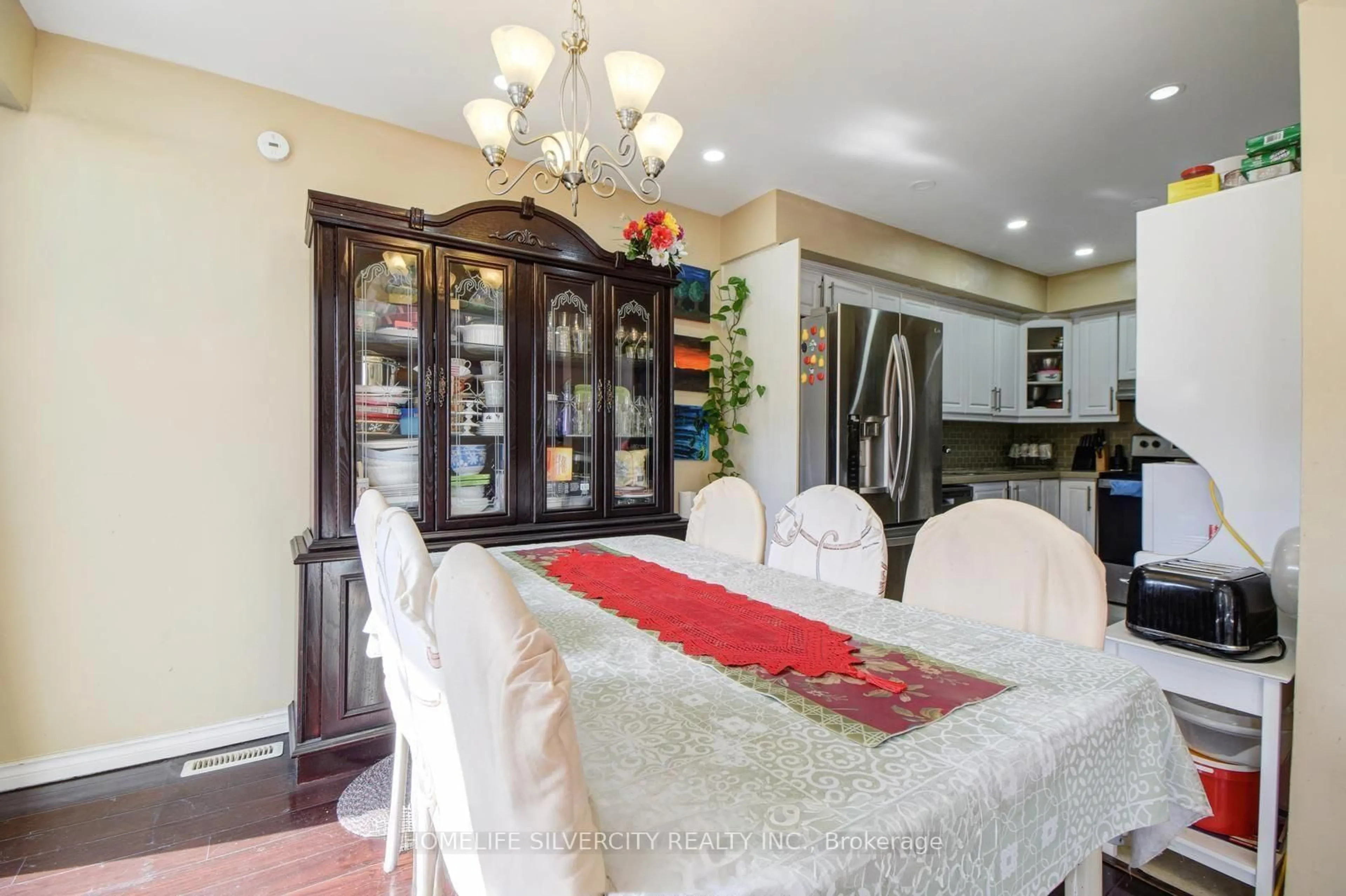 Dining room, ceramic/tile floor for 7500 Goreway Dr #76, Mississauga Ontario L4T 3C7