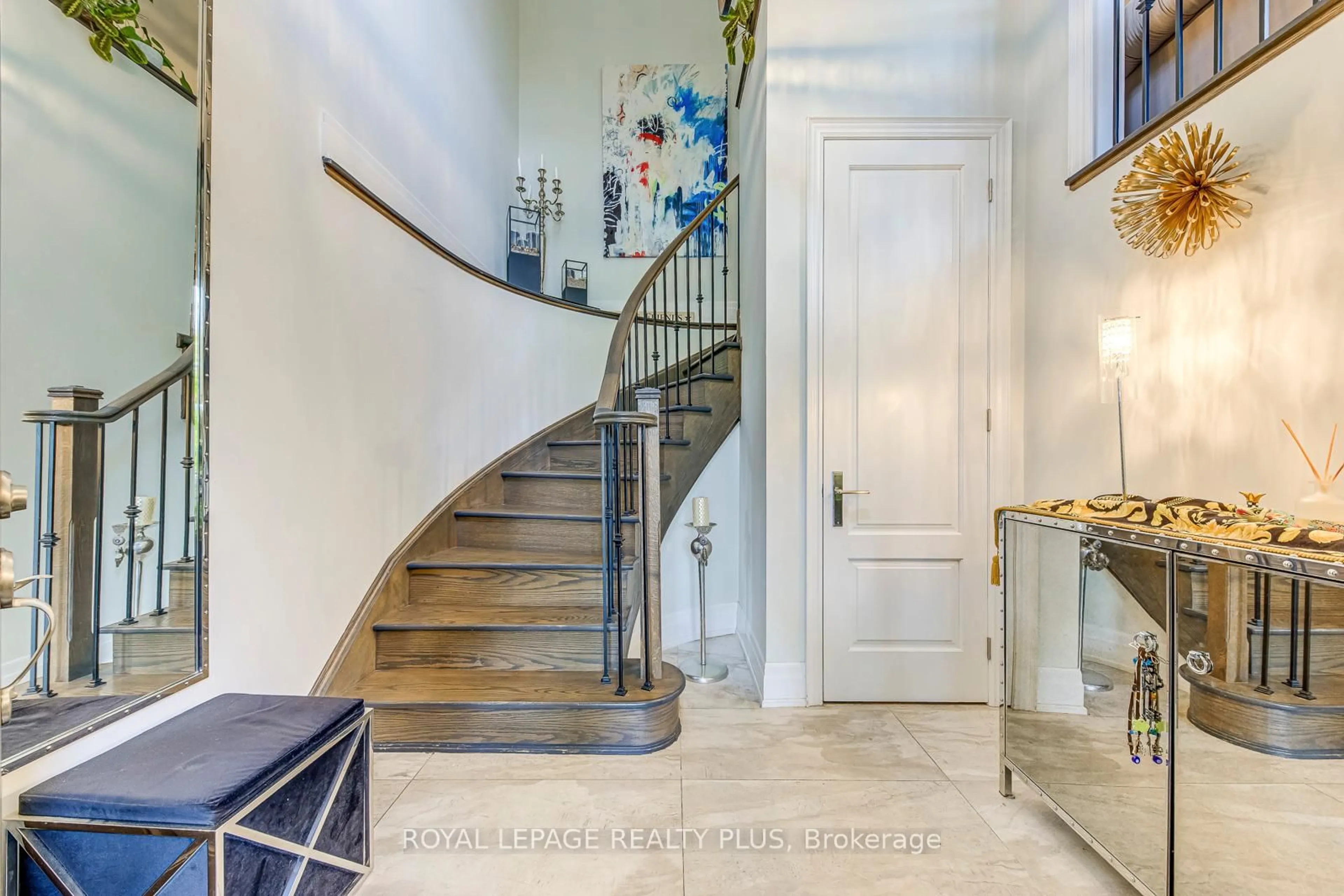 Unknown for 221 Hanover St, Oakville Ontario L6K 0G9