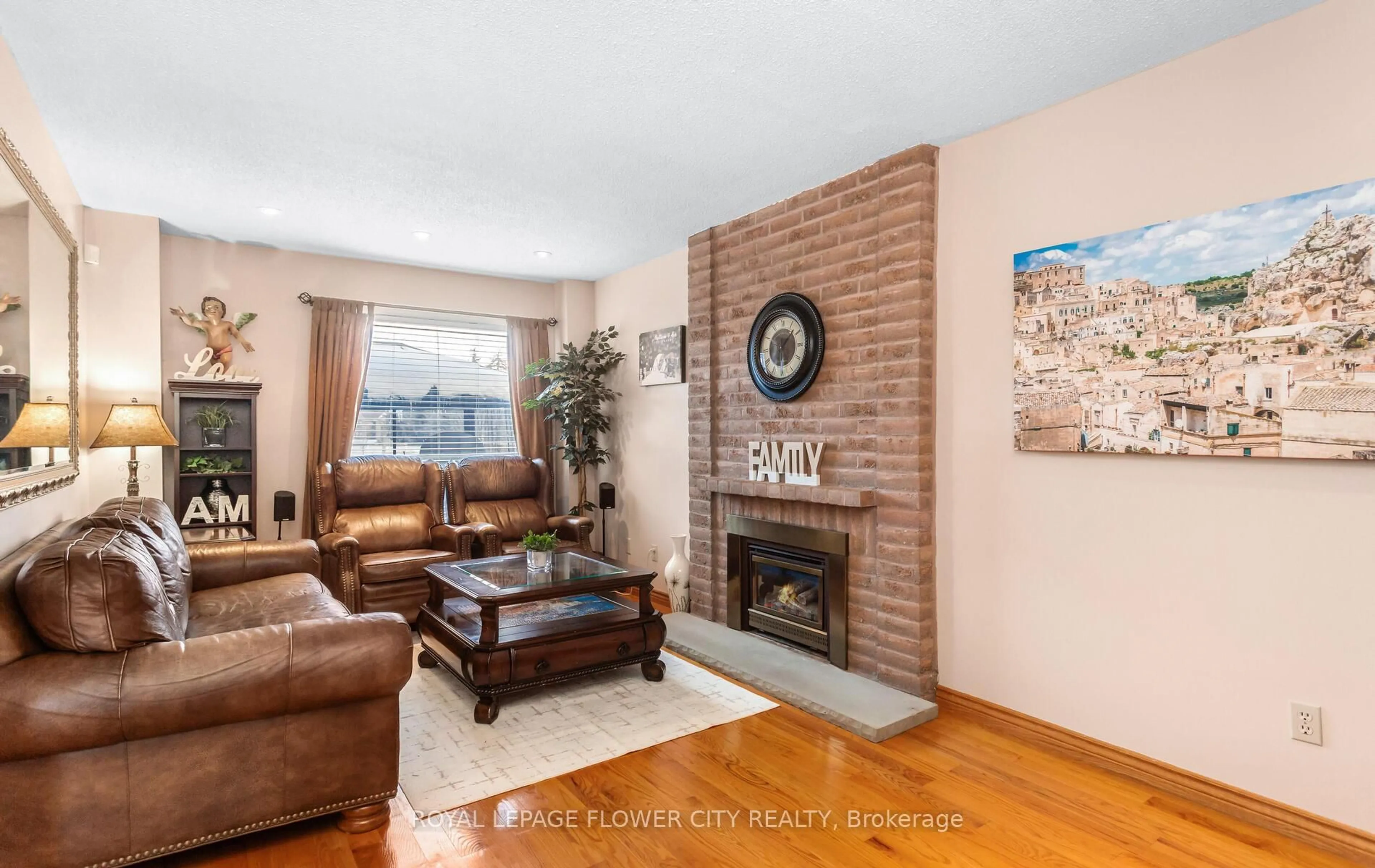 Living room with furniture, unknown for 60 Newgreen Cres, Brampton Ontario L6S 4Y5