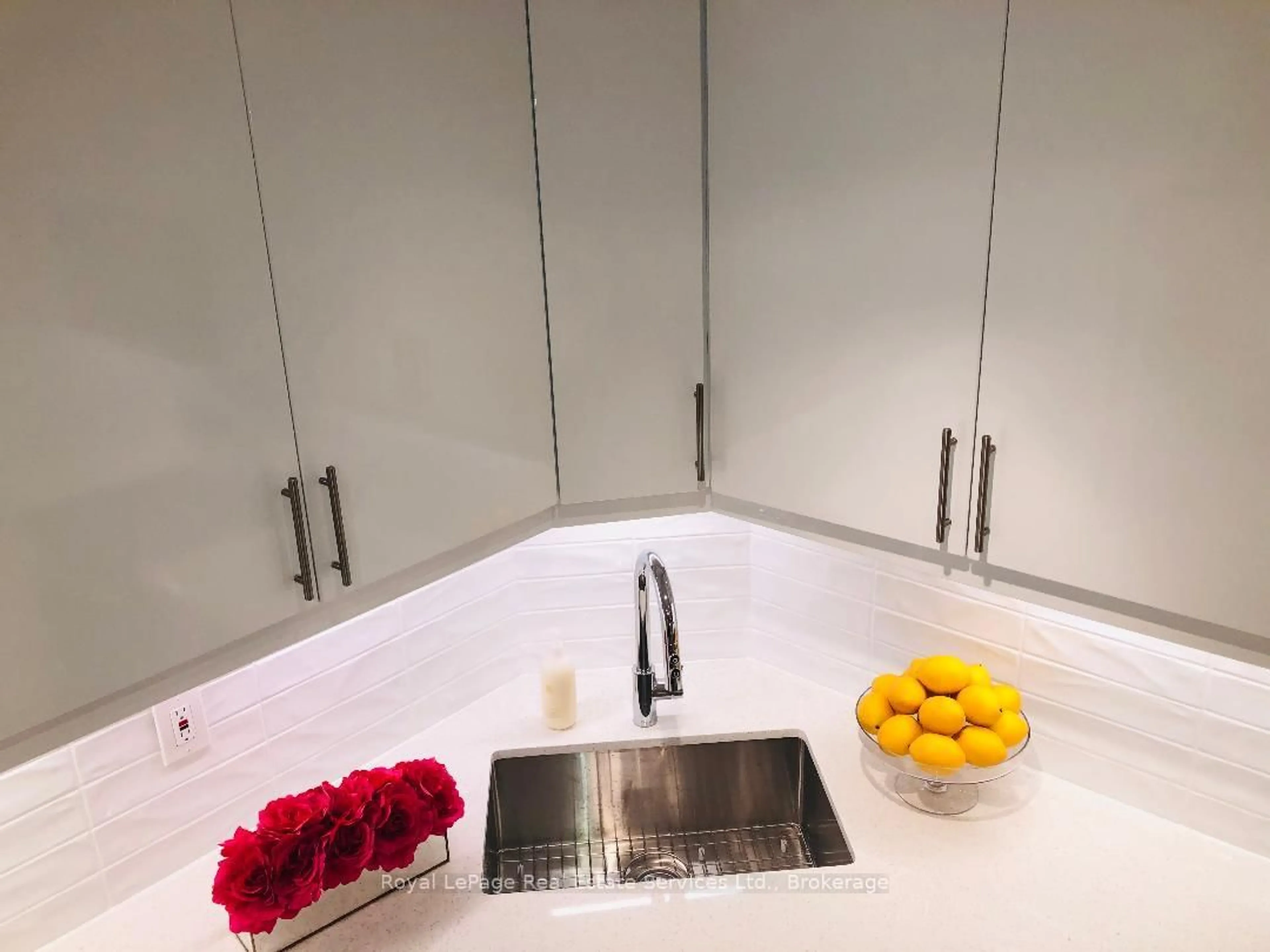 Contemporary kitchen, unknown for 2185 Marine Dr #105, Oakville Ontario L6L 5L6