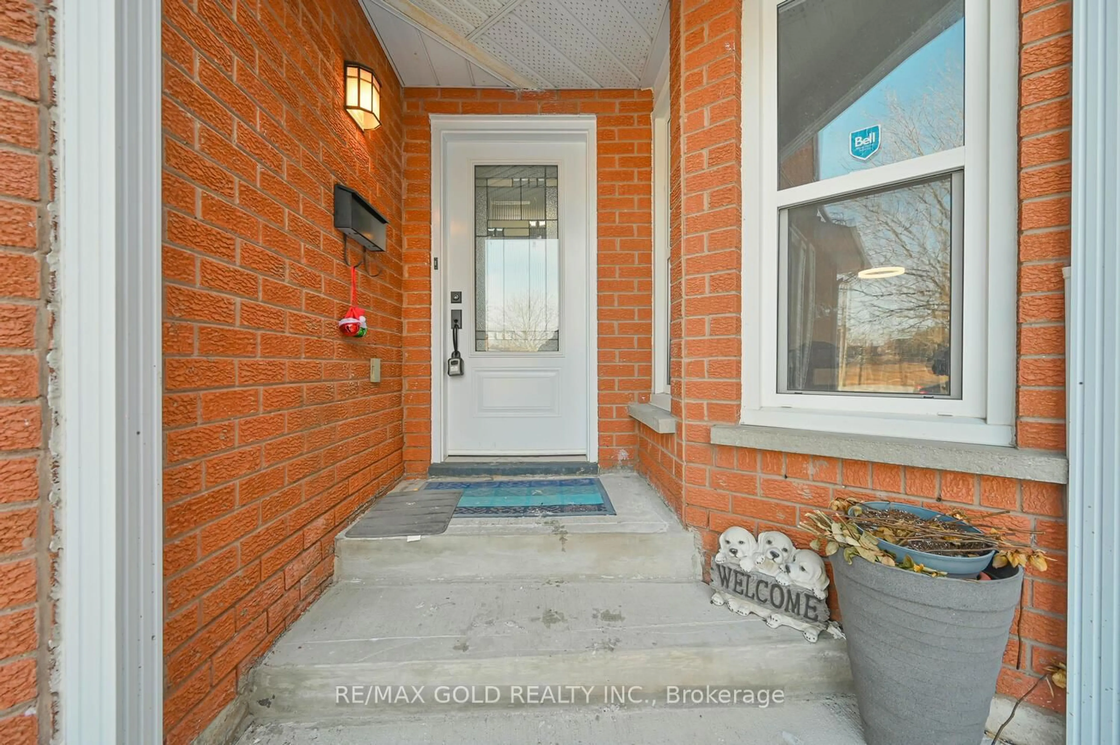 Indoor entryway for 4455 Violet Rd, Mississauga Ontario L5V 1K1