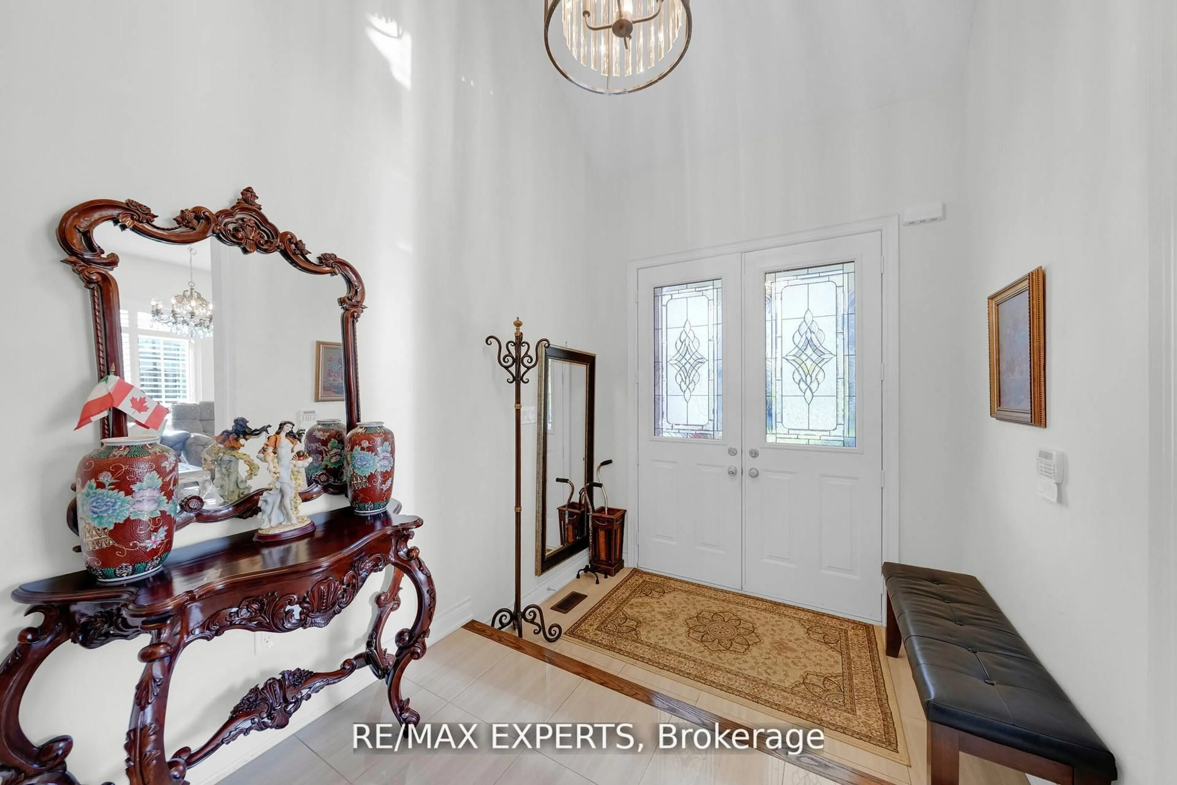 Indoor entryway for 10 Falkland Rd, Brampton Ontario L6P 4C3