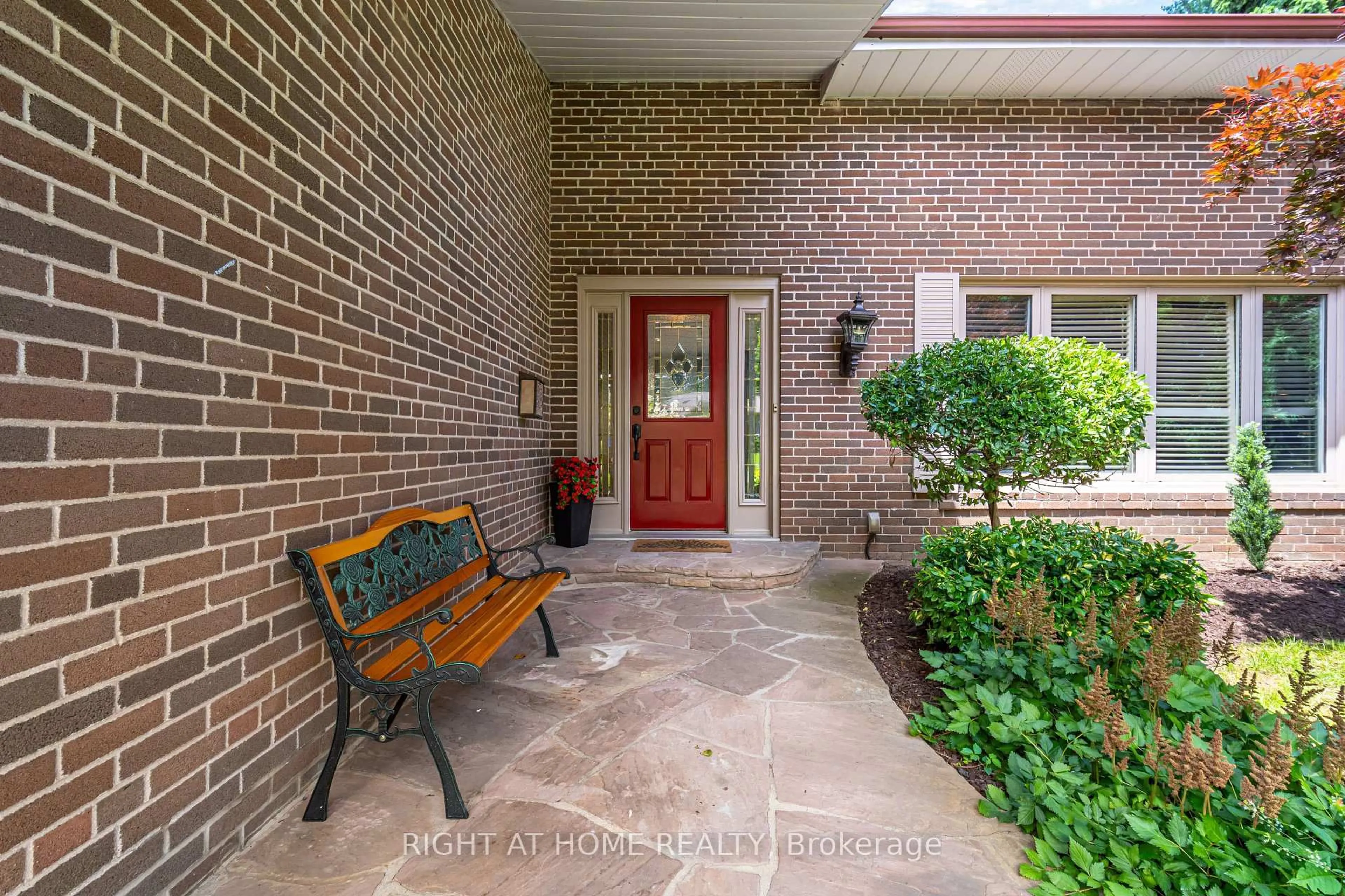 Indoor entryway for 1117 Springhill Dr, Mississauga Ontario L5H 1N2