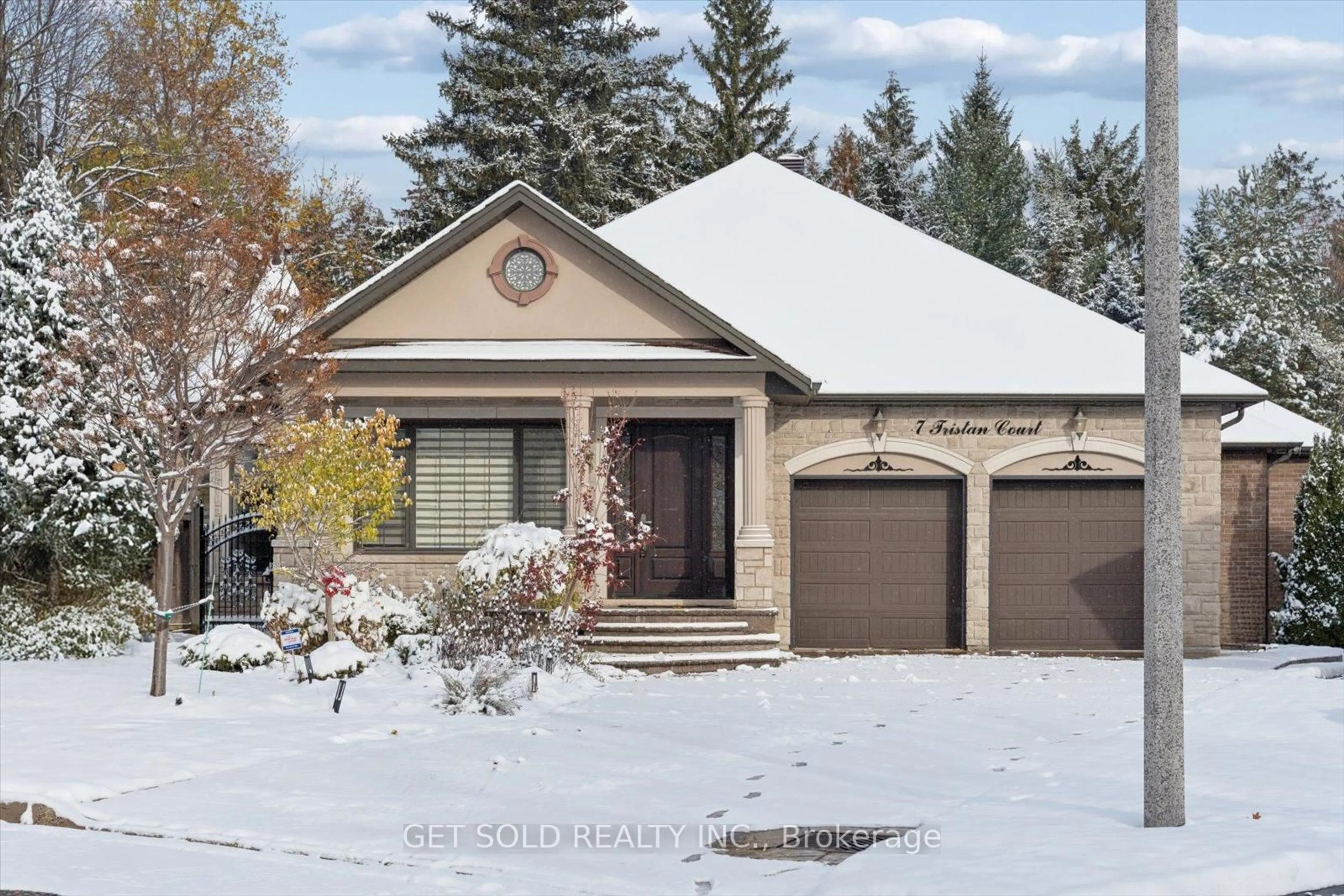 Home with brick exterior material, street for 7 Tristan Crt, Brampton Ontario L6Y 5S2