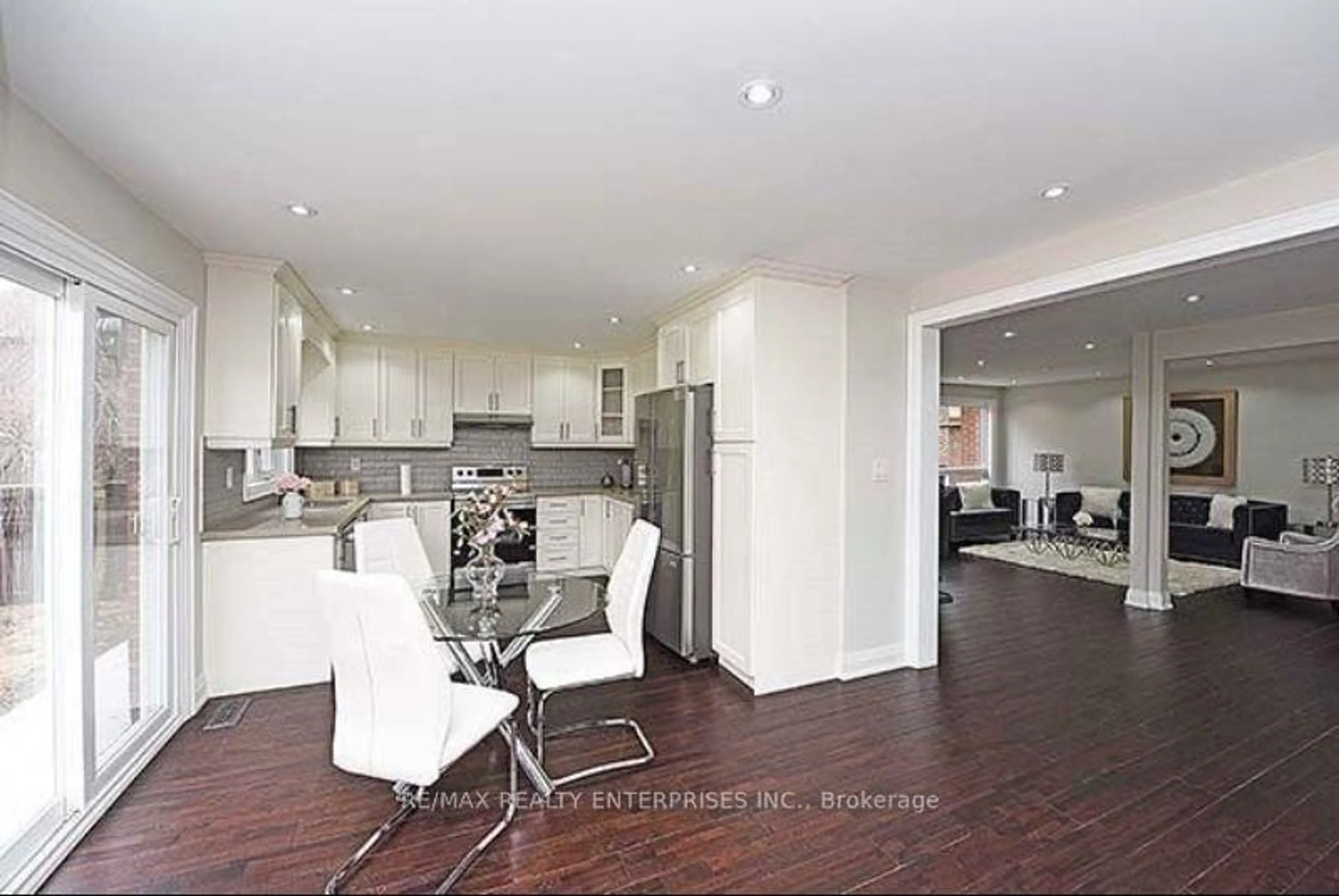 Open concept kitchen, unknown for 4149 Pascal Crt, Mississauga Ontario L4W 3C4