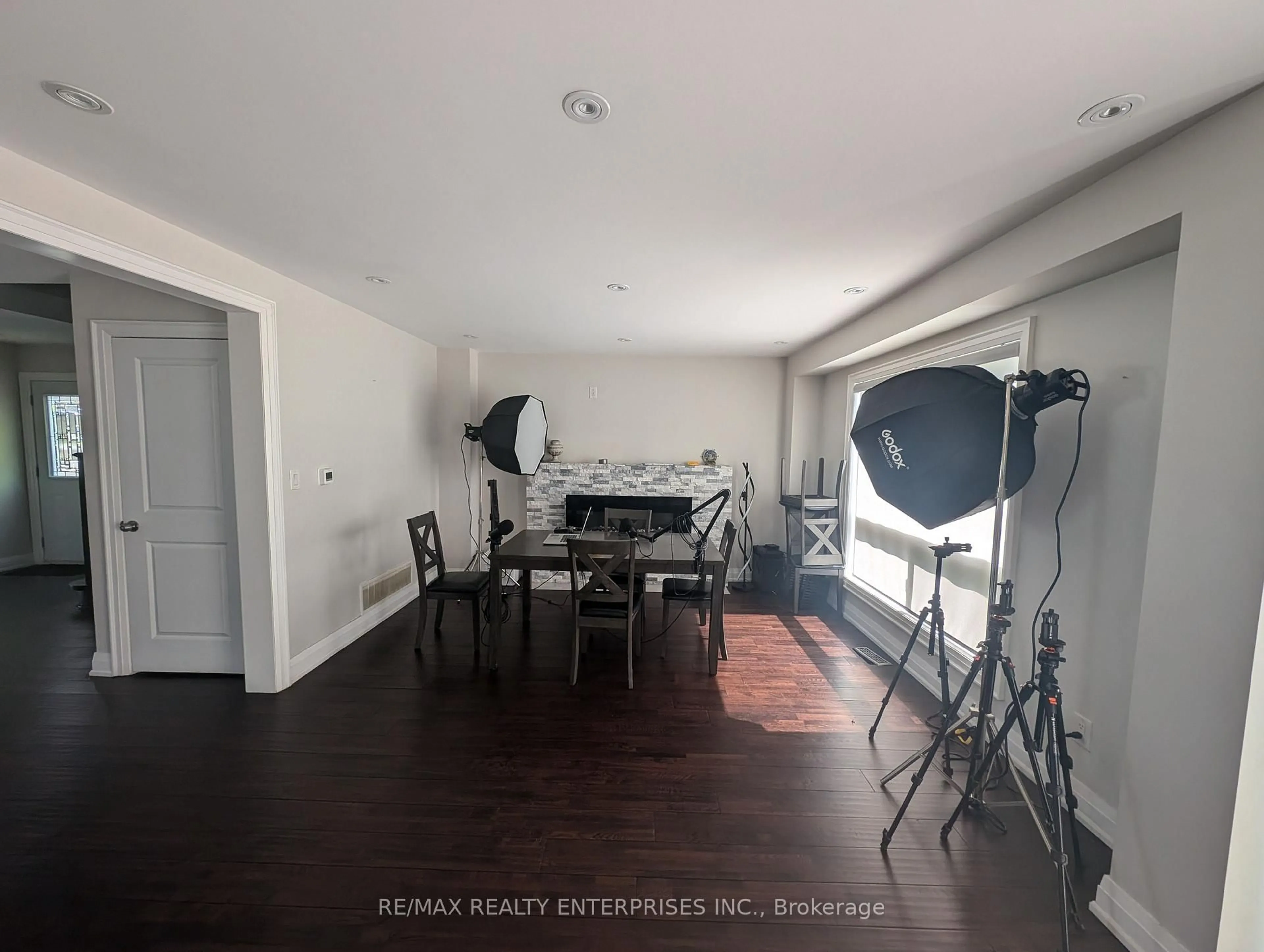 A pic of a room for 4149 Pascal Crt, Mississauga Ontario L4W 3C4