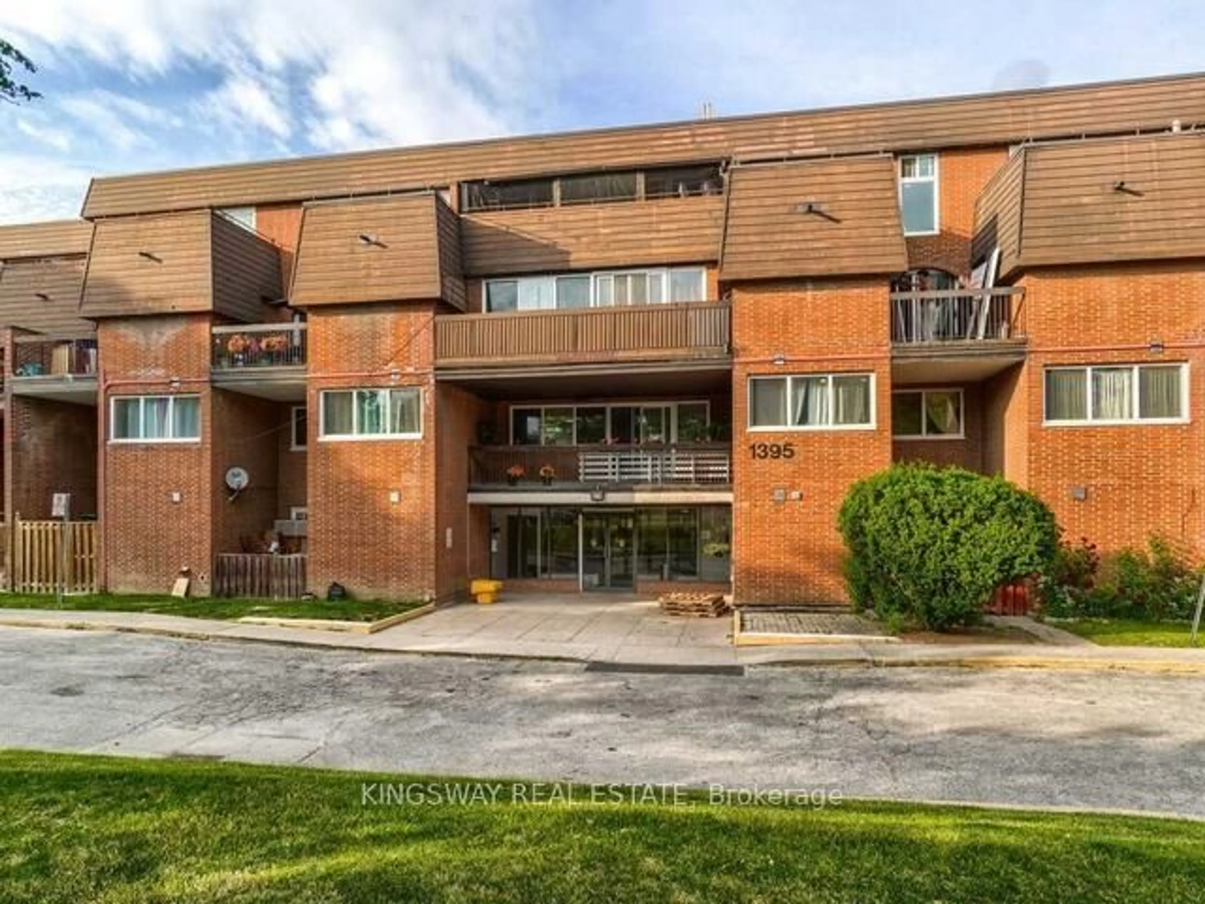 Indoor foyer for 1395 Williamsport Dr #347, Mississauga Ontario L4X 2T4
