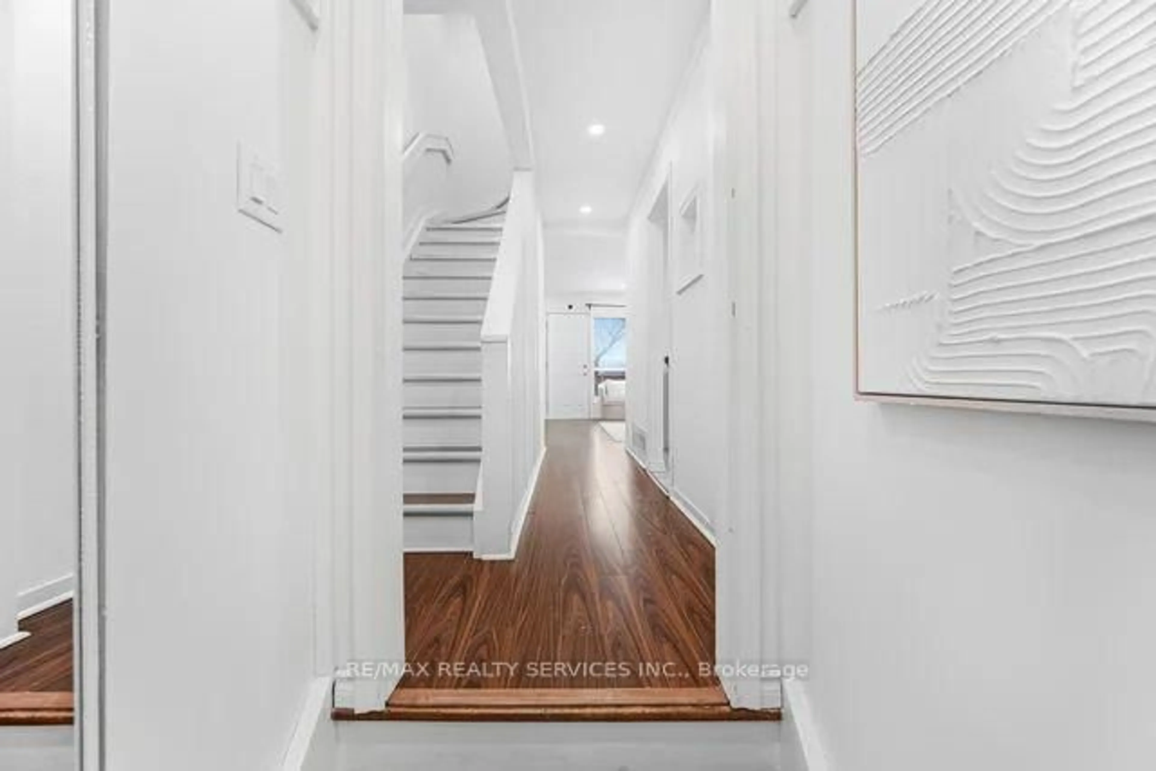 Indoor entryway for 475 Bramalea Rd, Brampton Ontario L6T 2X2