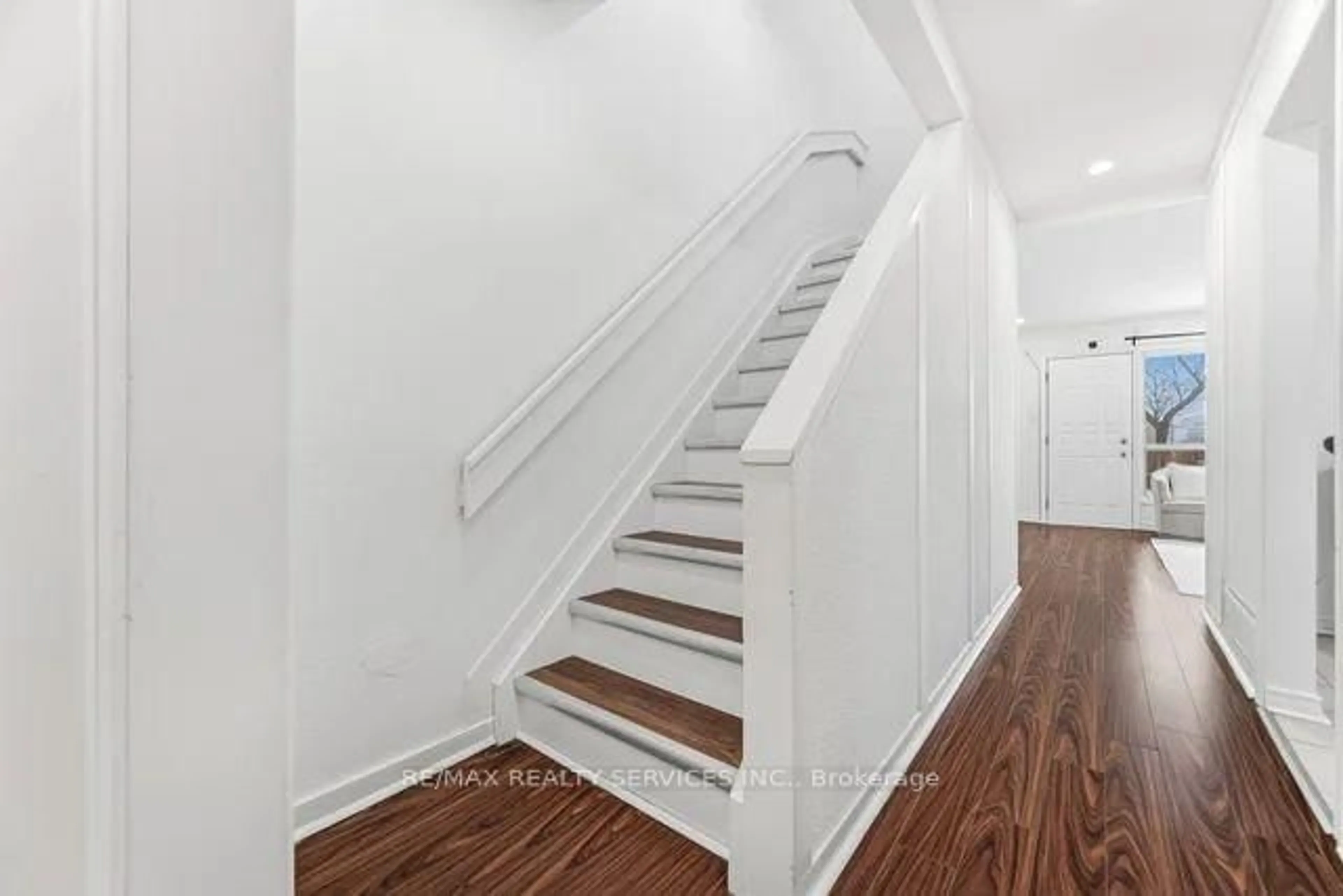 Stairs for 475 Bramalea Rd, Brampton Ontario L6T 2X2