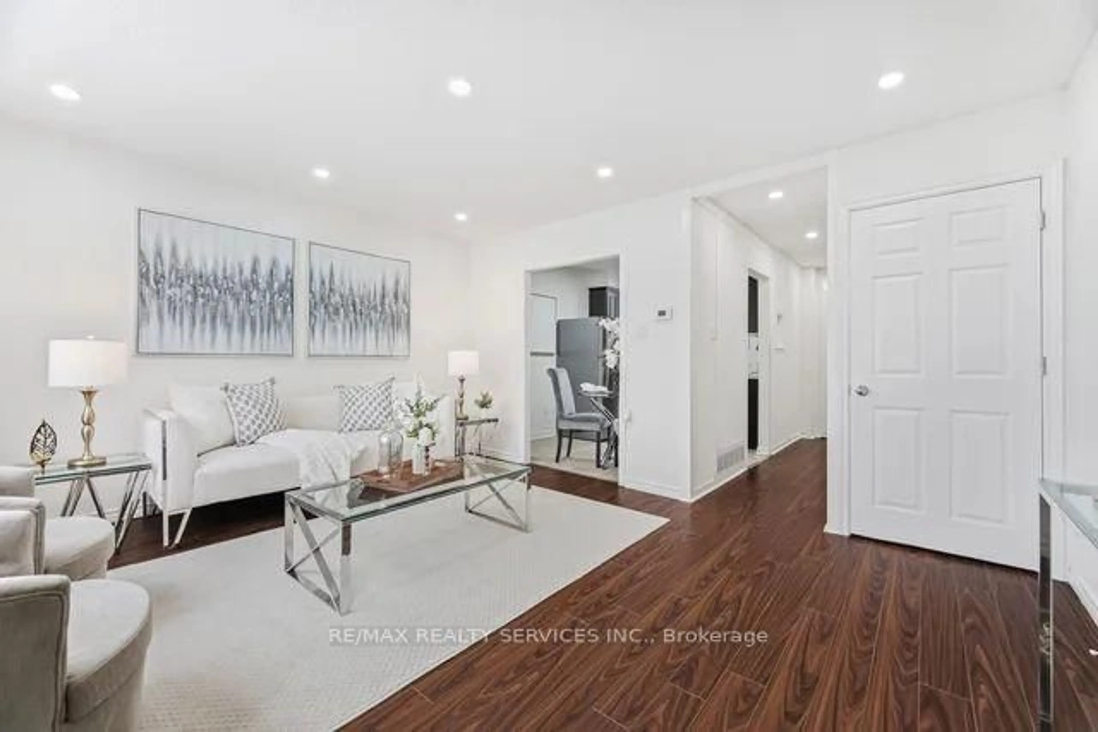 Indoor entryway for 475 Bramalea Rd, Brampton Ontario L6T 2X2