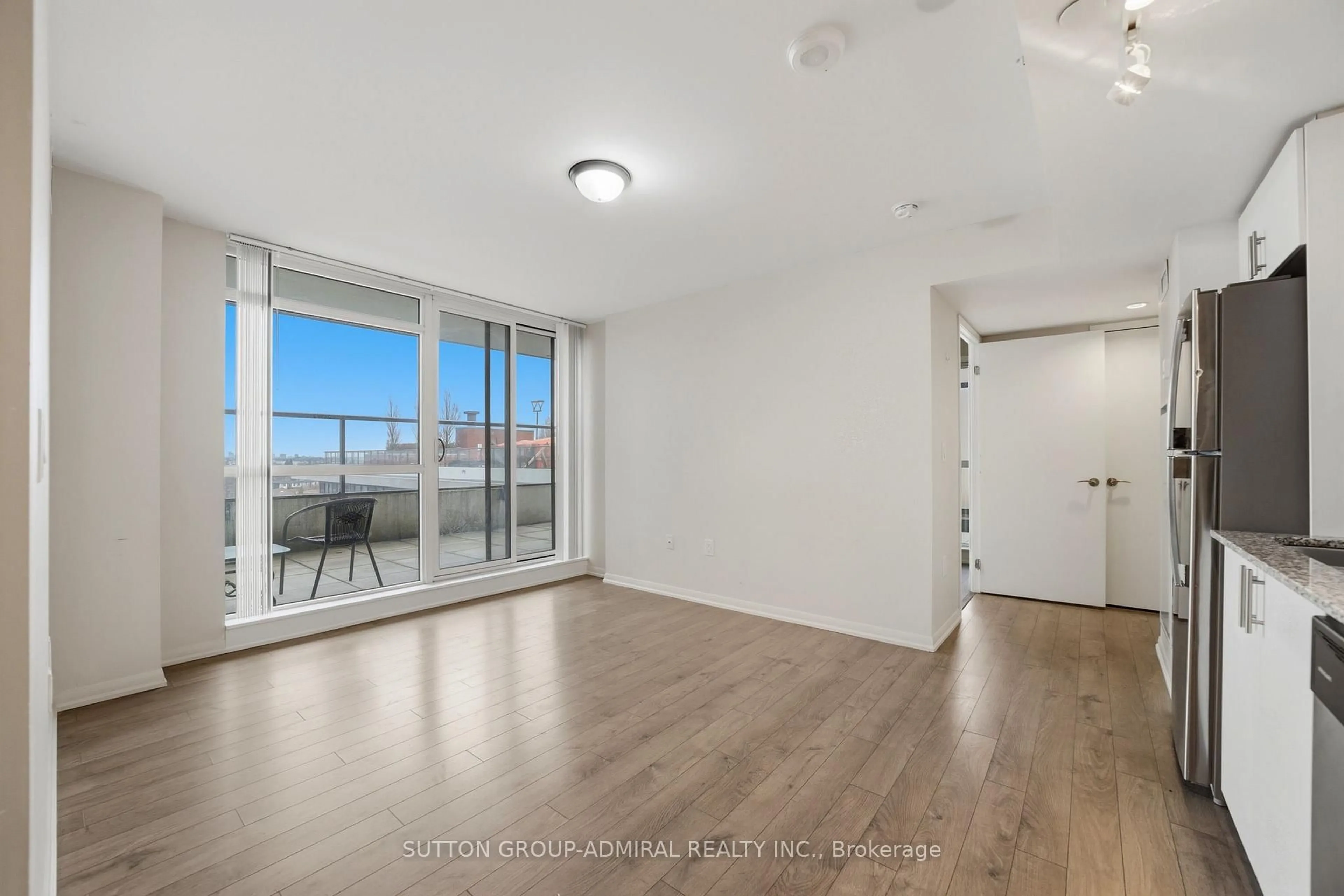 A pic of a room for 3091 Dufferin St #908, Toronto Ontario M6A 0C4