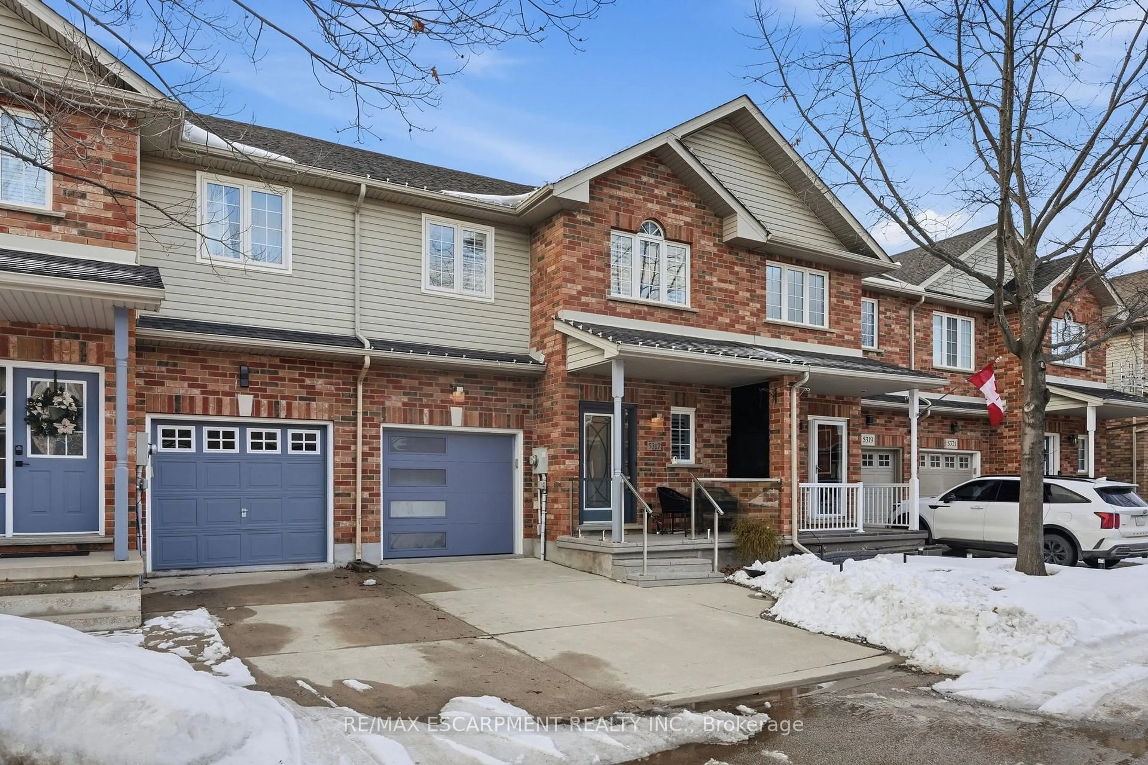 Home with brick exterior material, street for 5317 Applegarth Dr, Burlington Ontario L7L 7E3