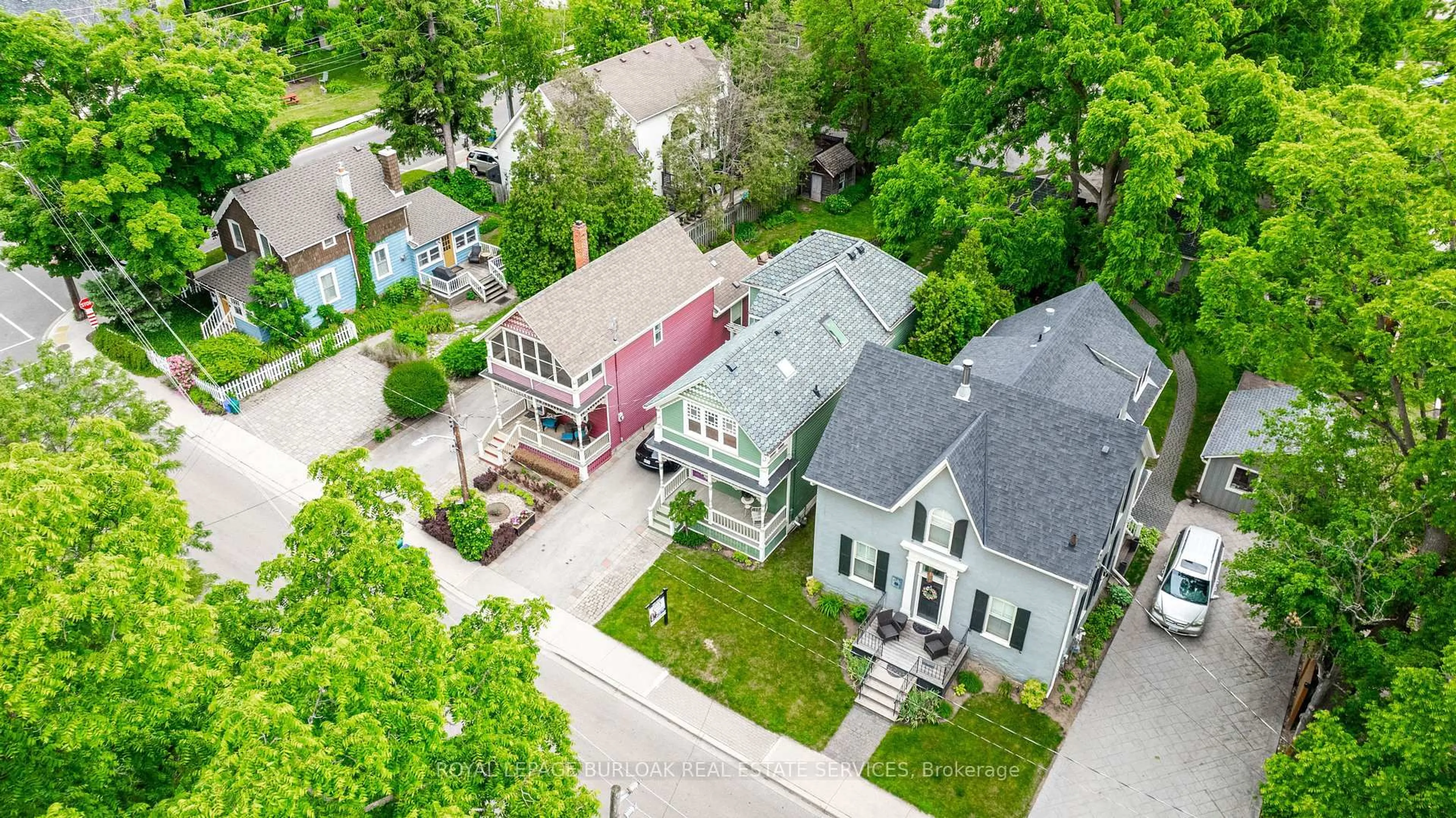 A pic from outside/outdoor area/front of a property/back of a property/a pic from drone, street for 455 Nelson Ave, Burlington Ontario L7S 1N3