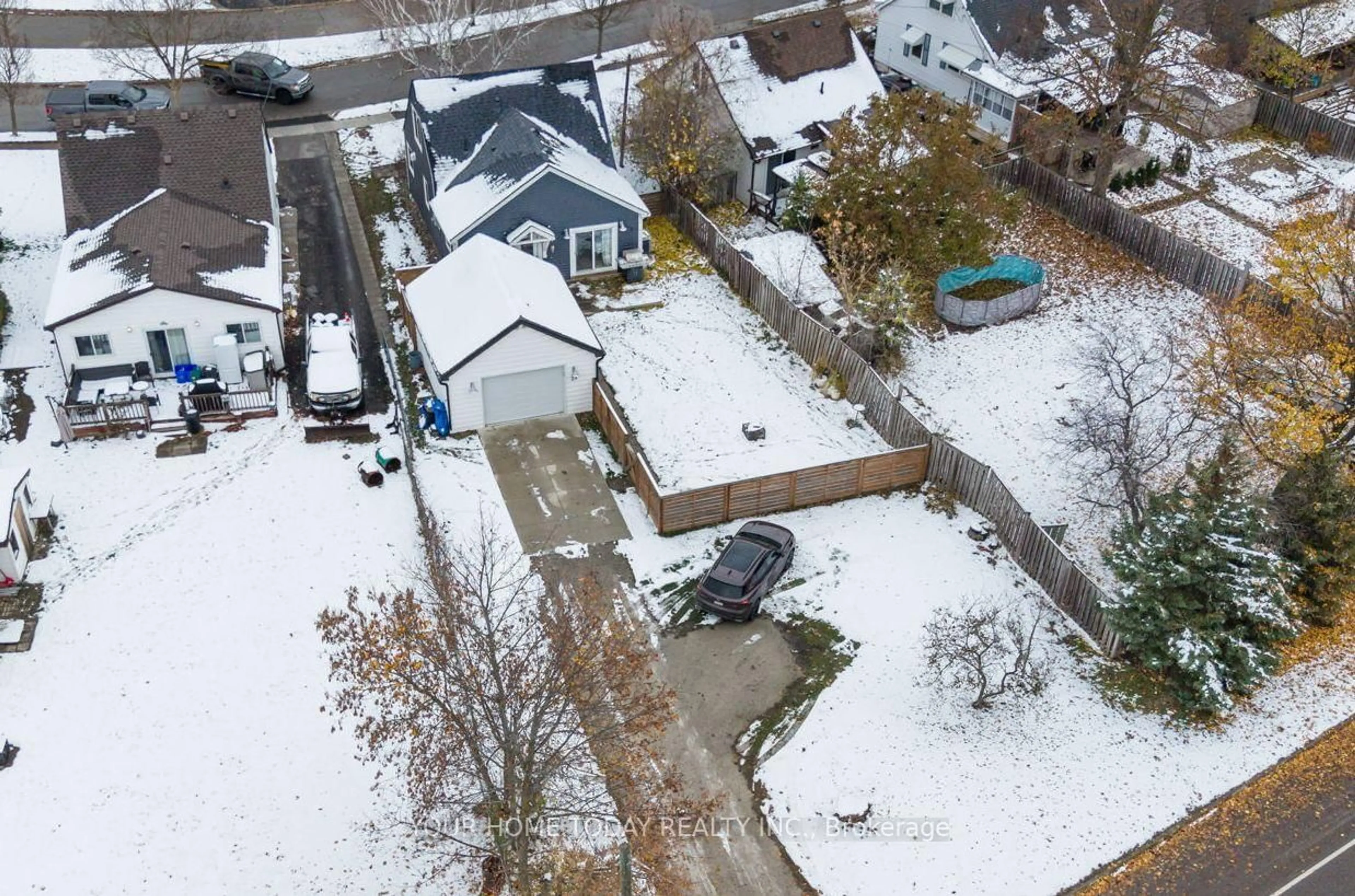 A pic from outside/outdoor area/front of a property/back of a property/a pic from drone, street for 29 Normandy Blvd, Halton Hills Ontario L7G 1V9