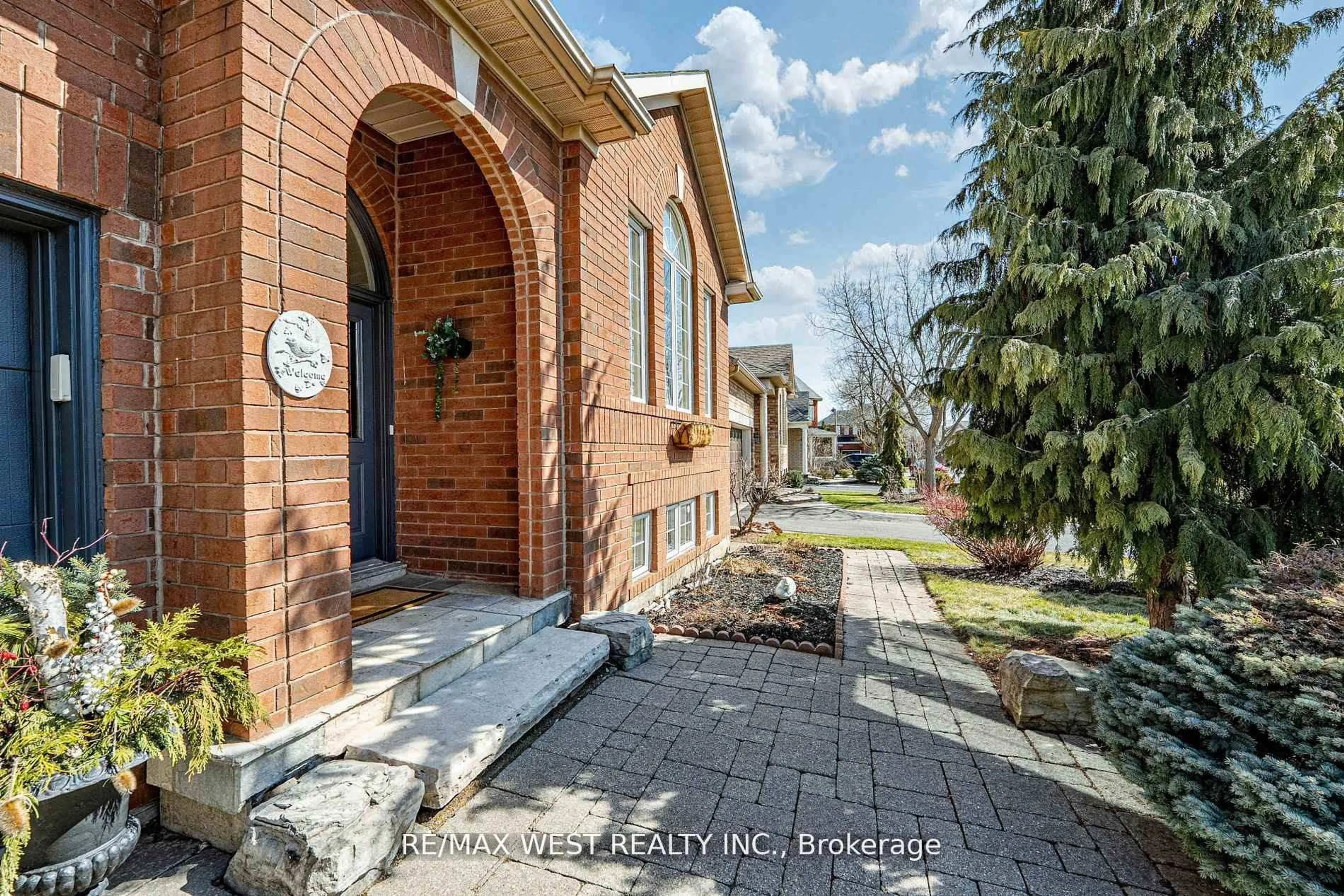 Home with brick exterior material, street for 2223 Lapsley Cres, Oakville Ontario L6M 4V1
