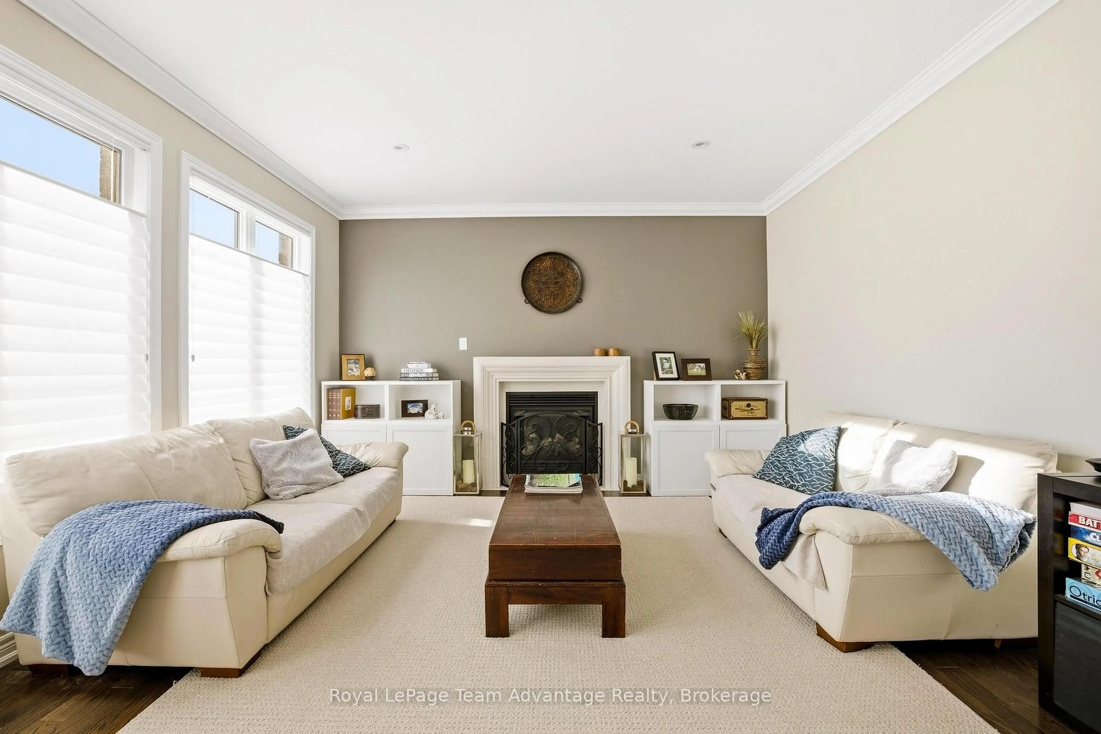 Living room with furniture, unknown for 24 Billy Crt, Caledon Ontario L7C 3X3