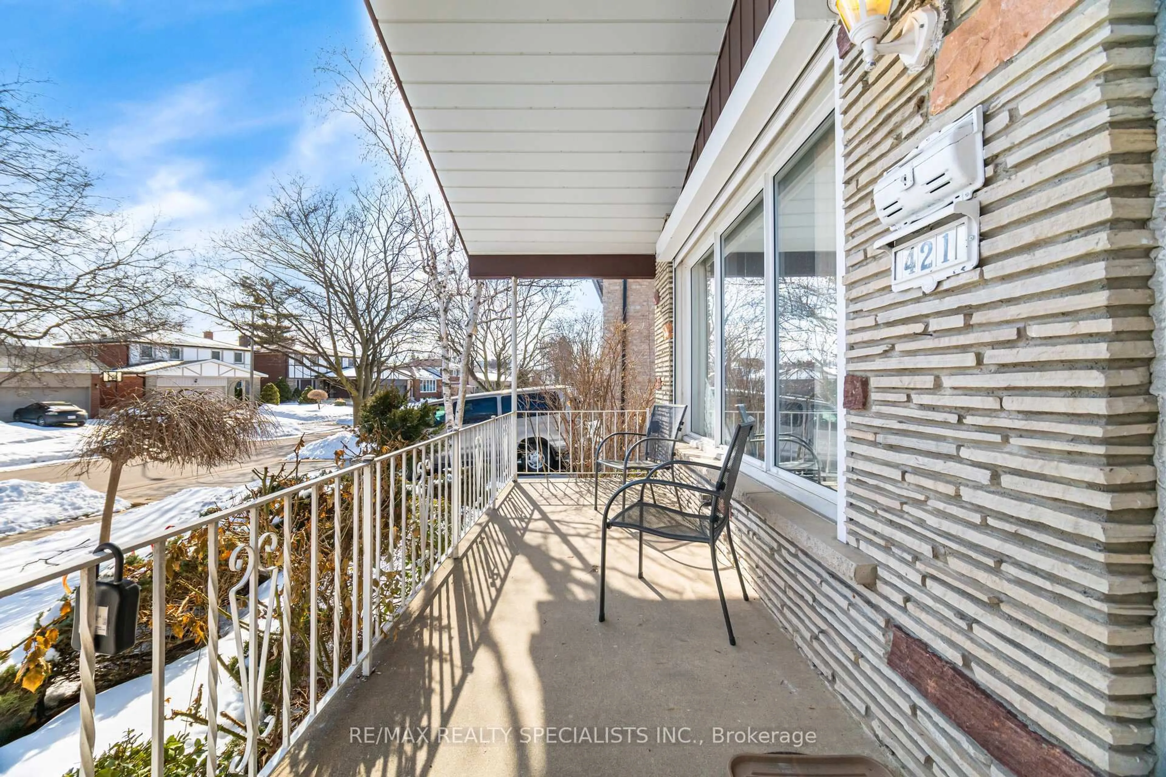 Patio, water/lake/river/ocean view for 421 Valleyfield Dr, Mississauga Ontario L5A 1L2