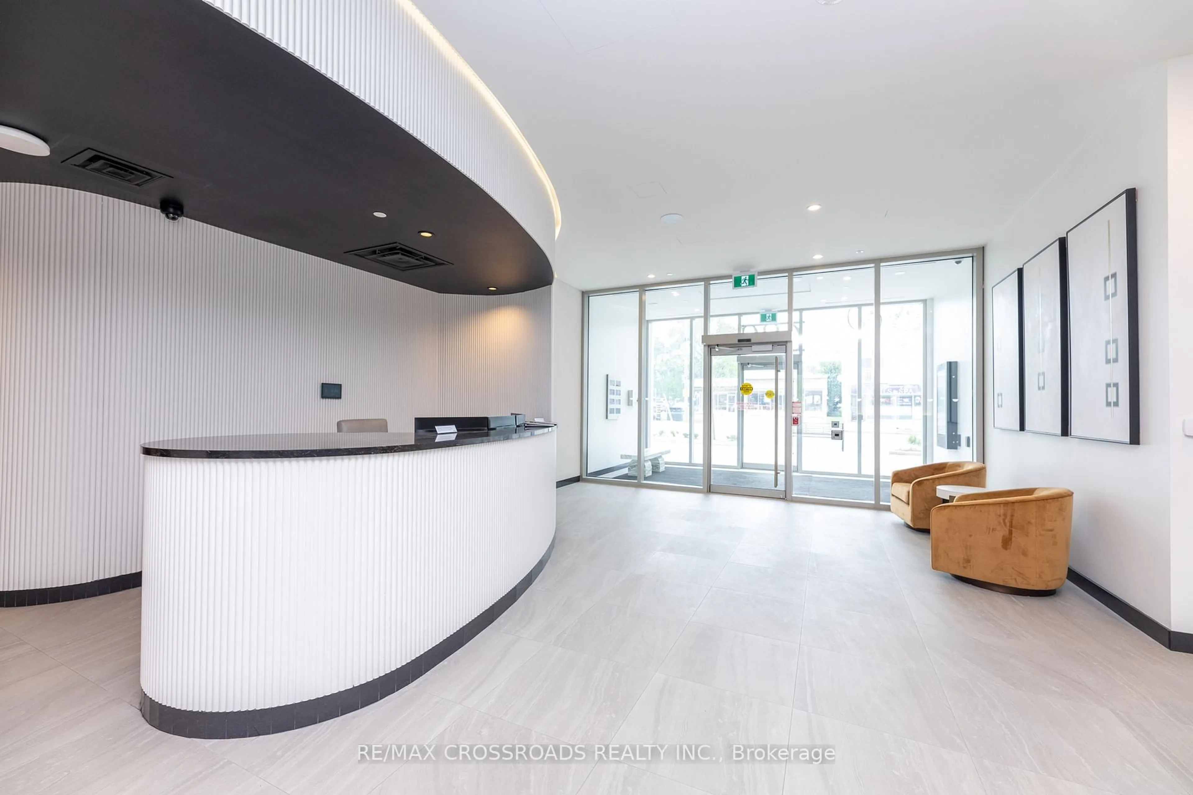 Indoor foyer for 689 The Queensway St #511, Toronto Ontario M8Y 0C8