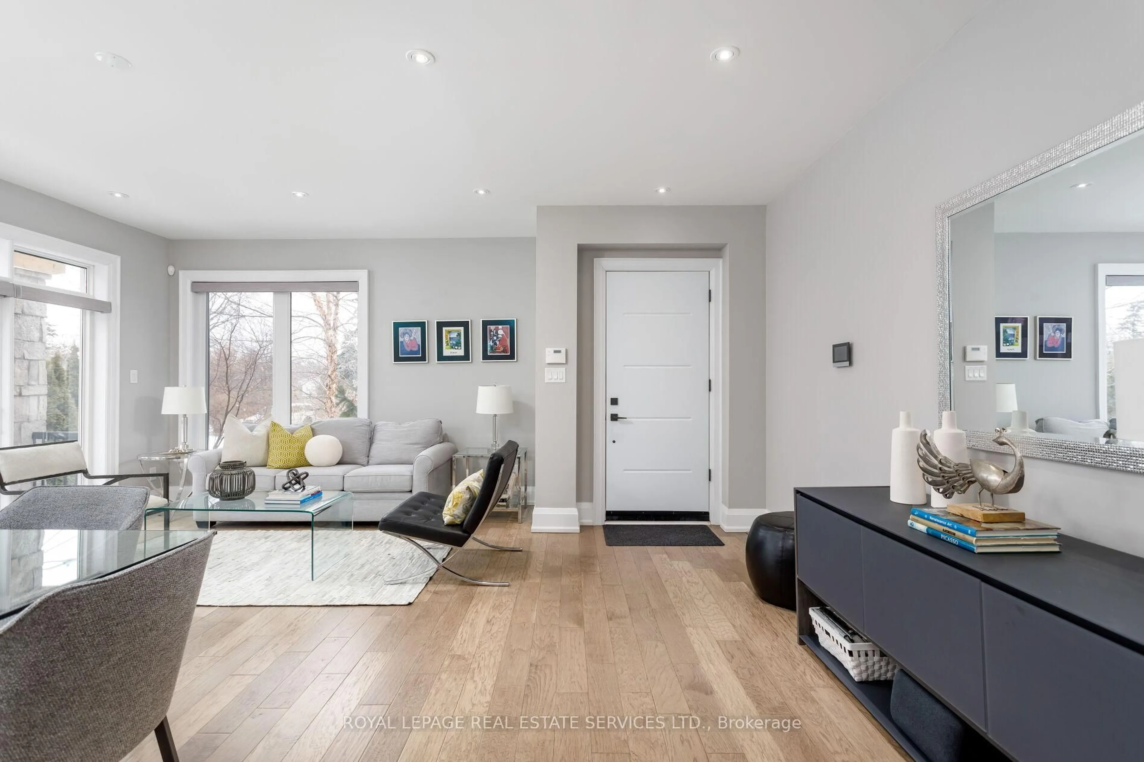 Living room with furniture, wood/laminate floor for 443 Seabourne Dr, Oakville Ontario L6L 4E9