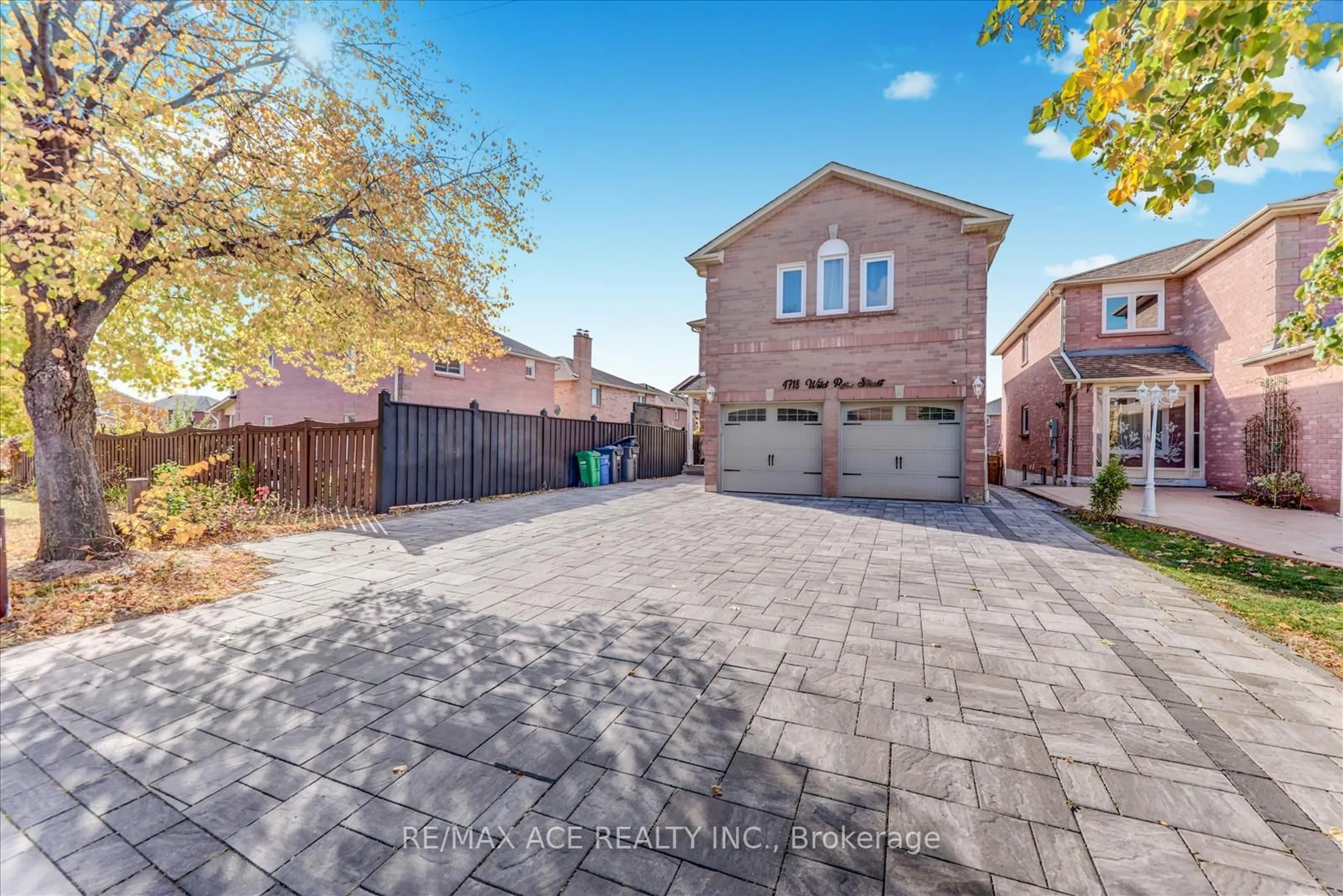 Home with brick exterior material, street for 4718 Wild Rose St, Mississauga Ontario L5M 5H3