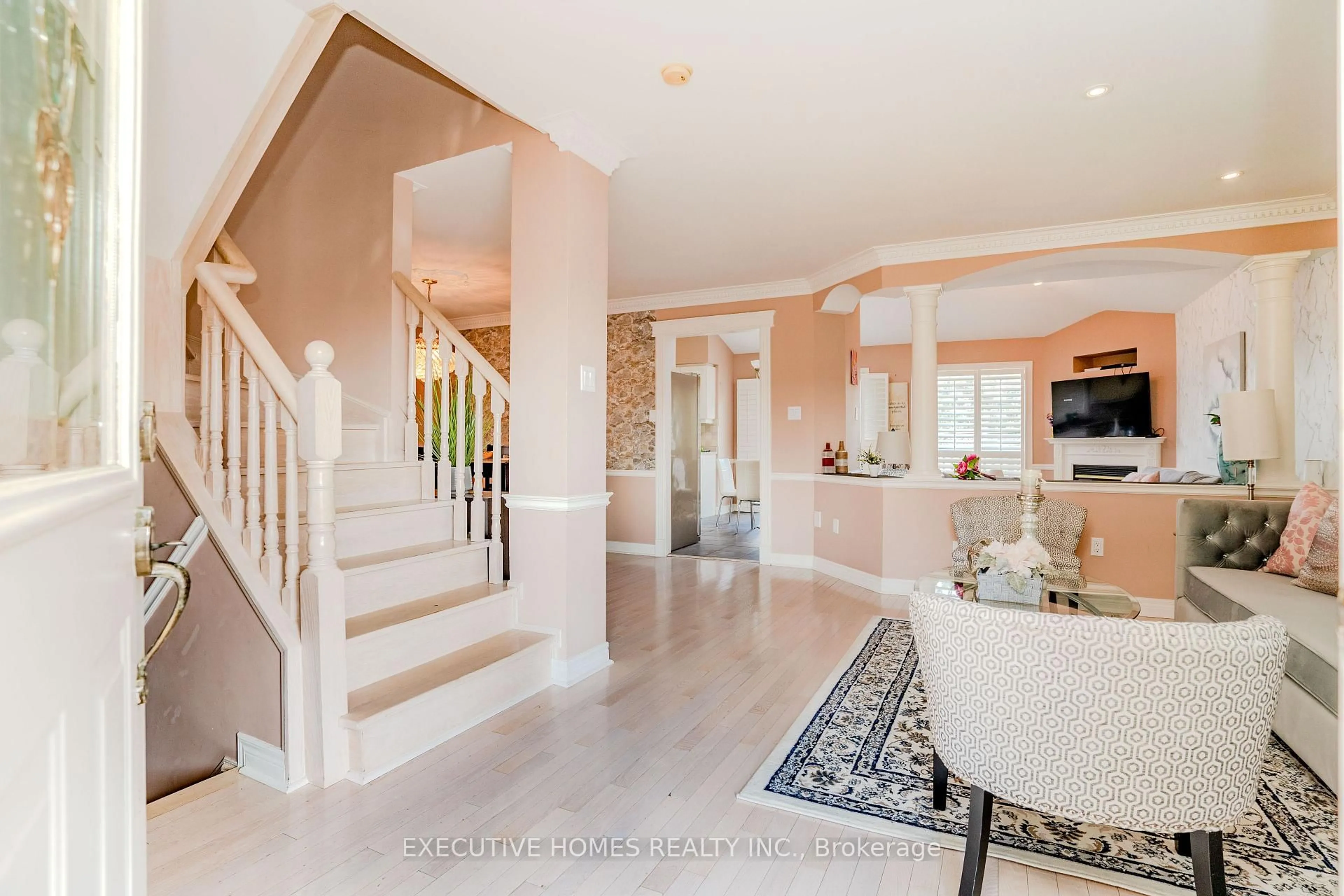 Indoor entryway for 10 Safari Crt, Brampton Ontario L7A 1G8