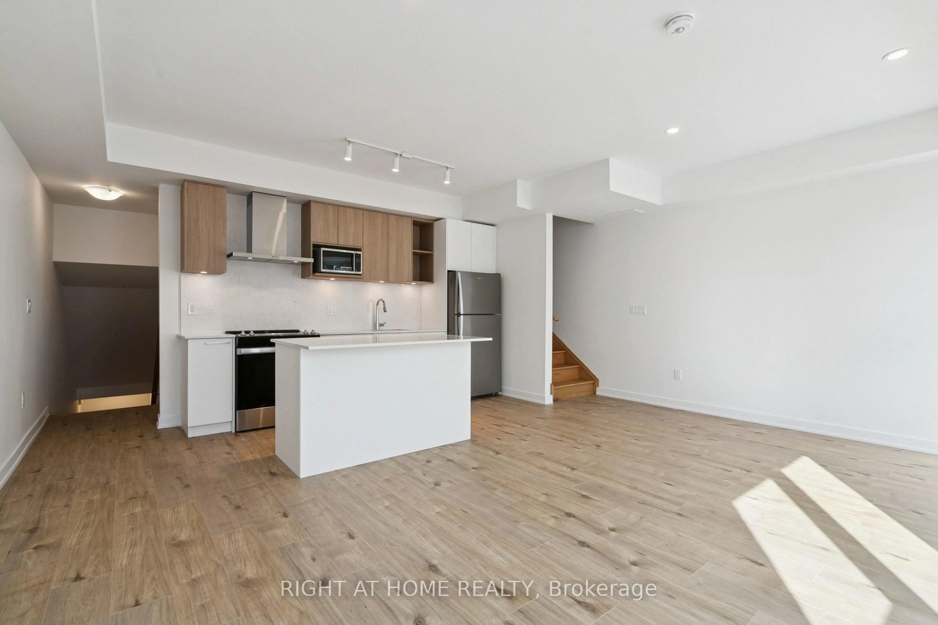 Open concept kitchen, wood/laminate floor for 496 Plains Rd #TH30 (unit# 9), Burlington Ontario L7T 2E1