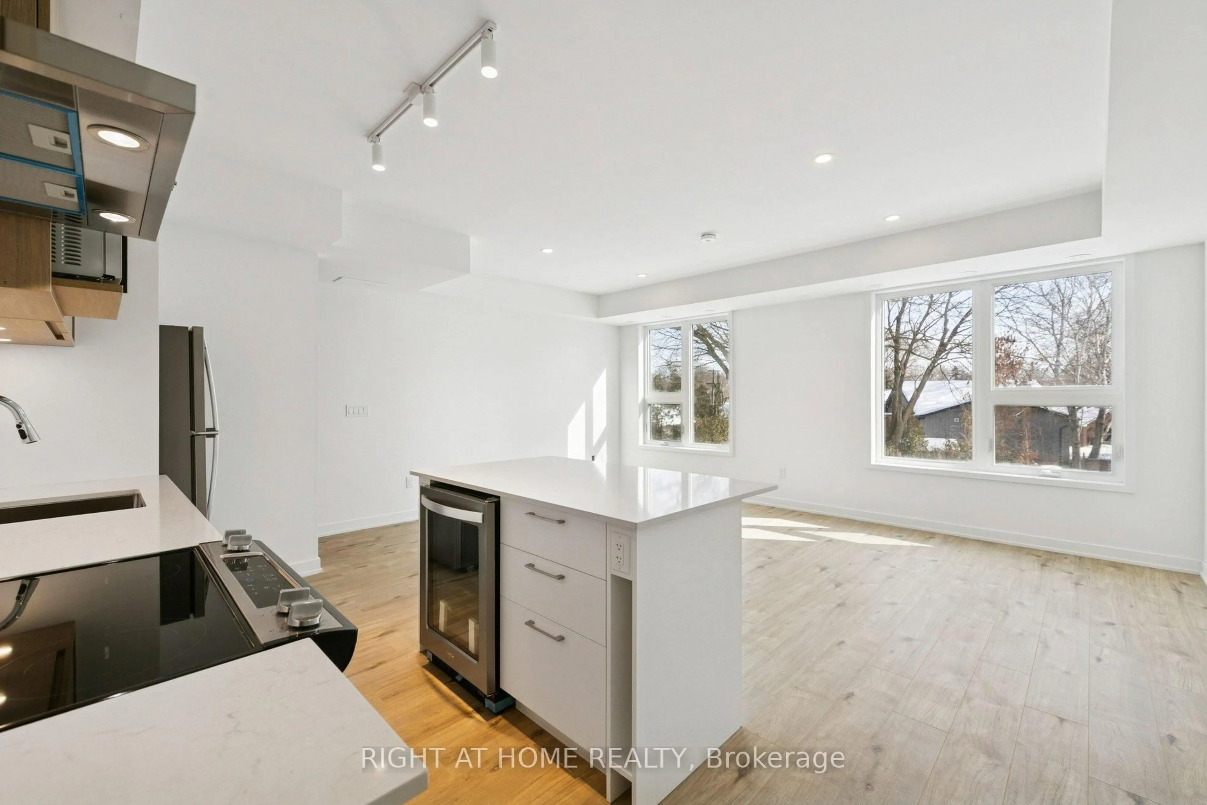 Open concept kitchen, unknown for 496 Plains Rd #TH30 (unit# 9), Burlington Ontario L7T 2E1