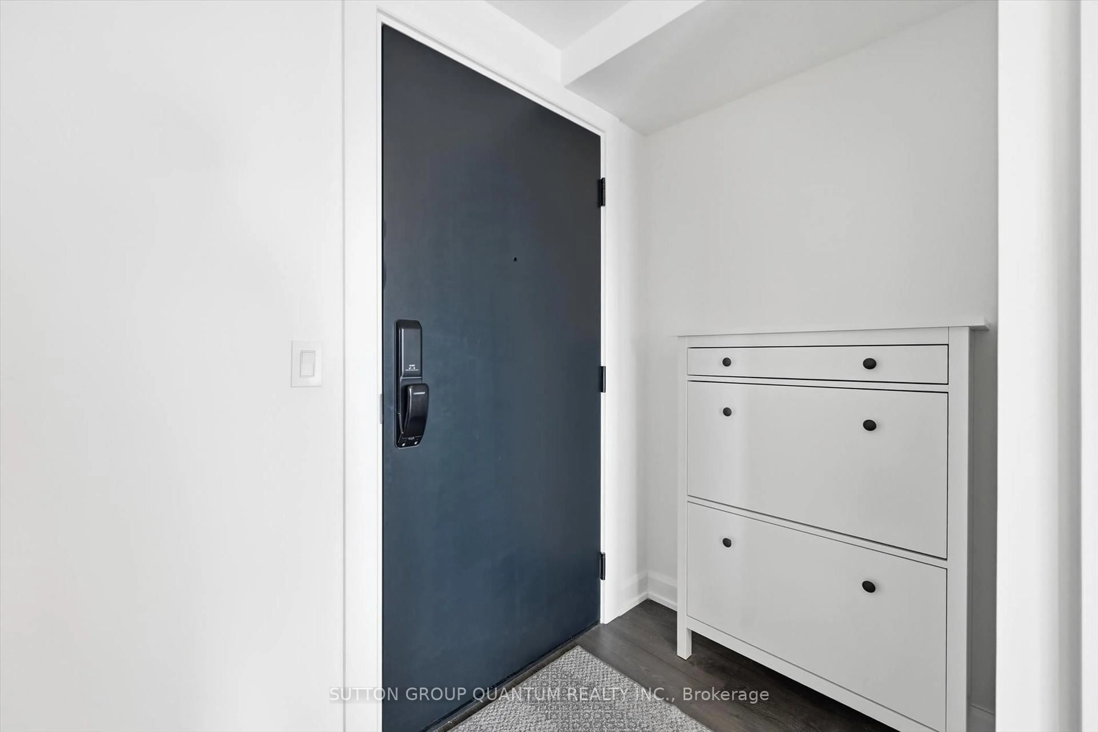 Indoor entryway for 3200 William Coltson Ave #1004, Oakville Ontario L6H 7W6